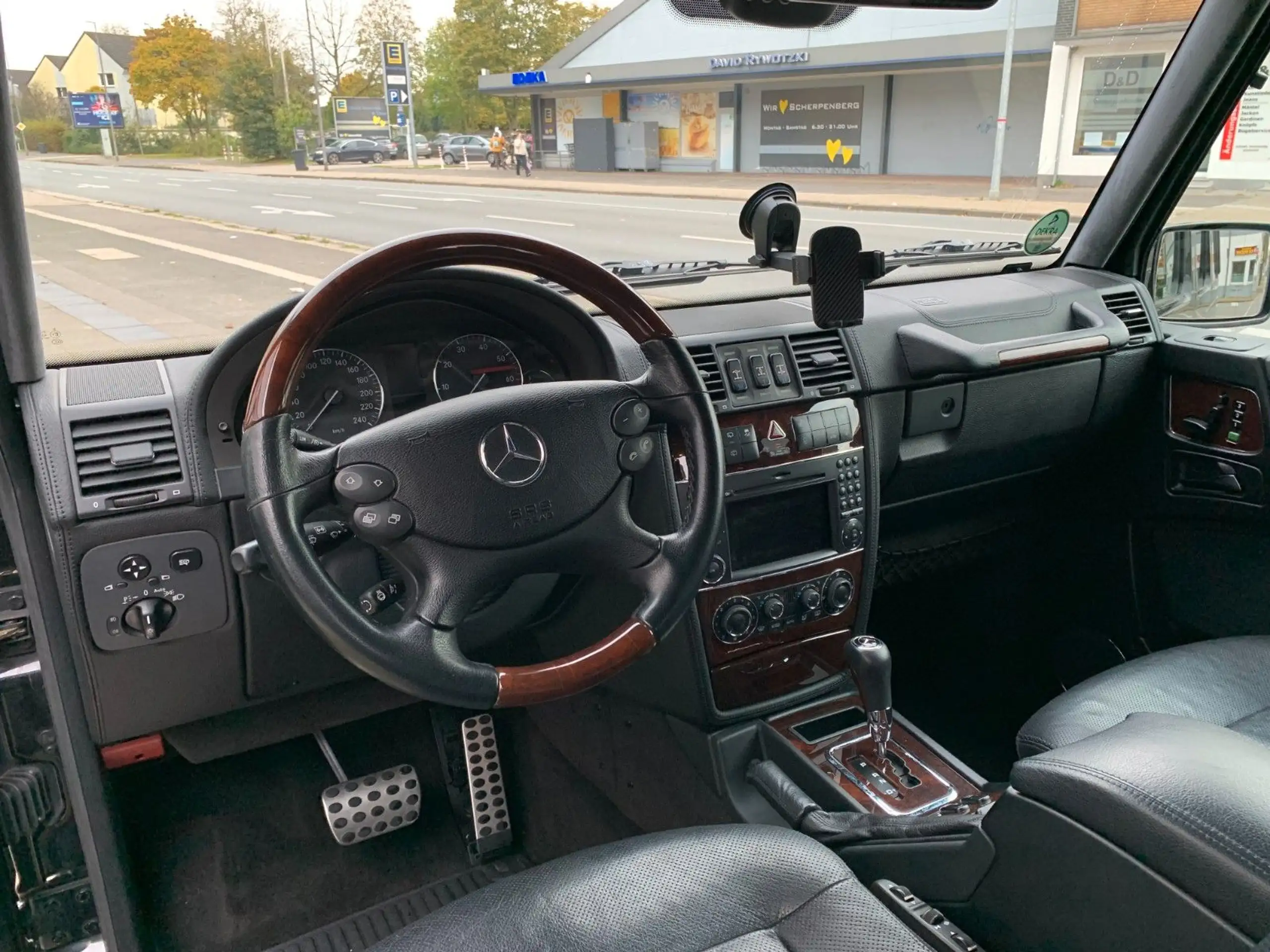 Mercedes-Benz - G 500