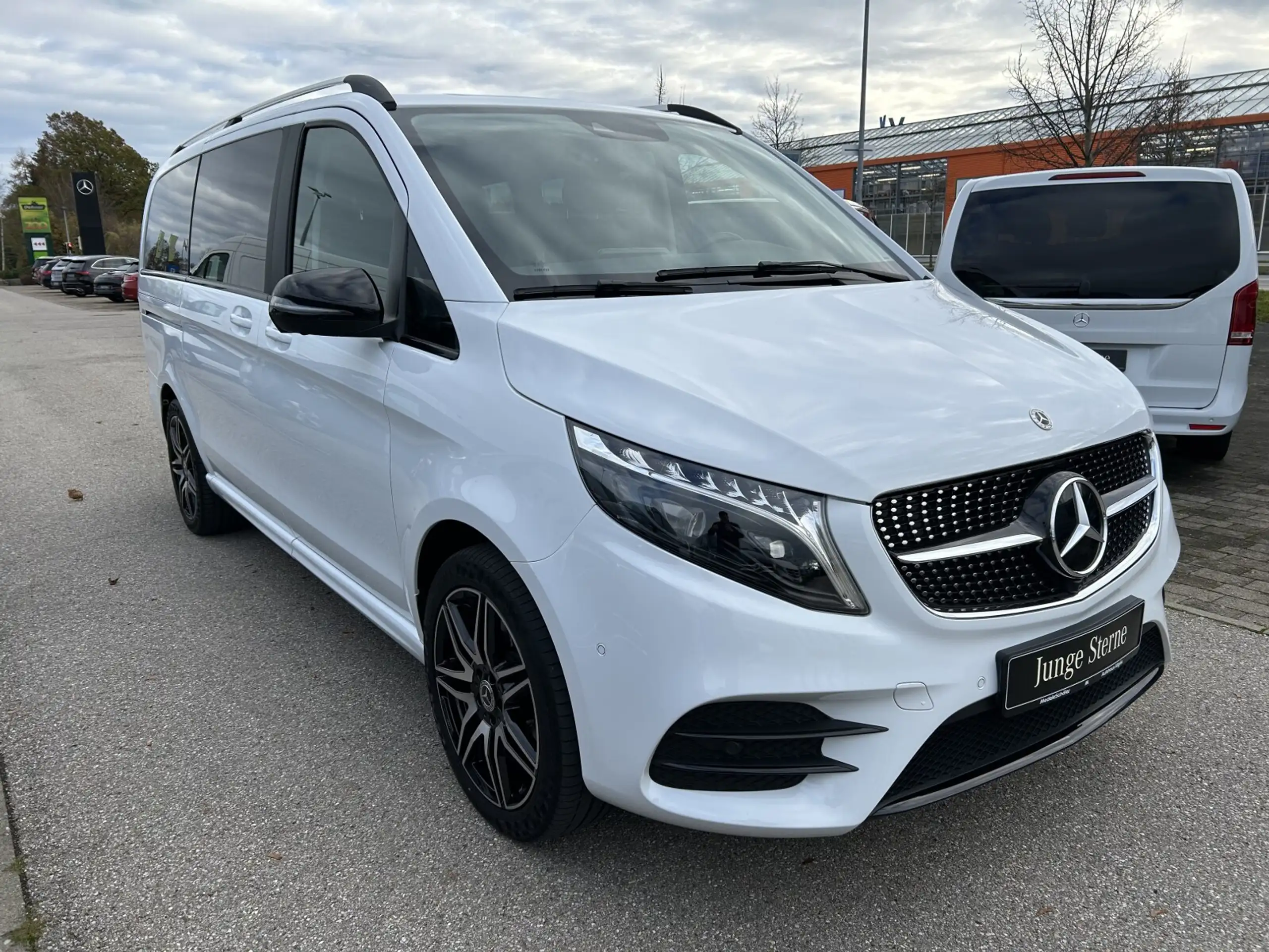 Mercedes-Benz - V 250