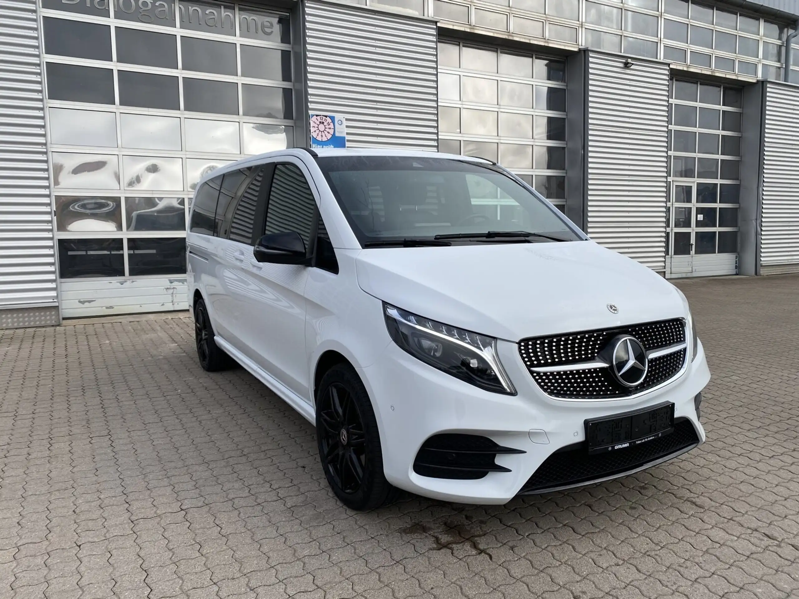 Mercedes-Benz - V 300