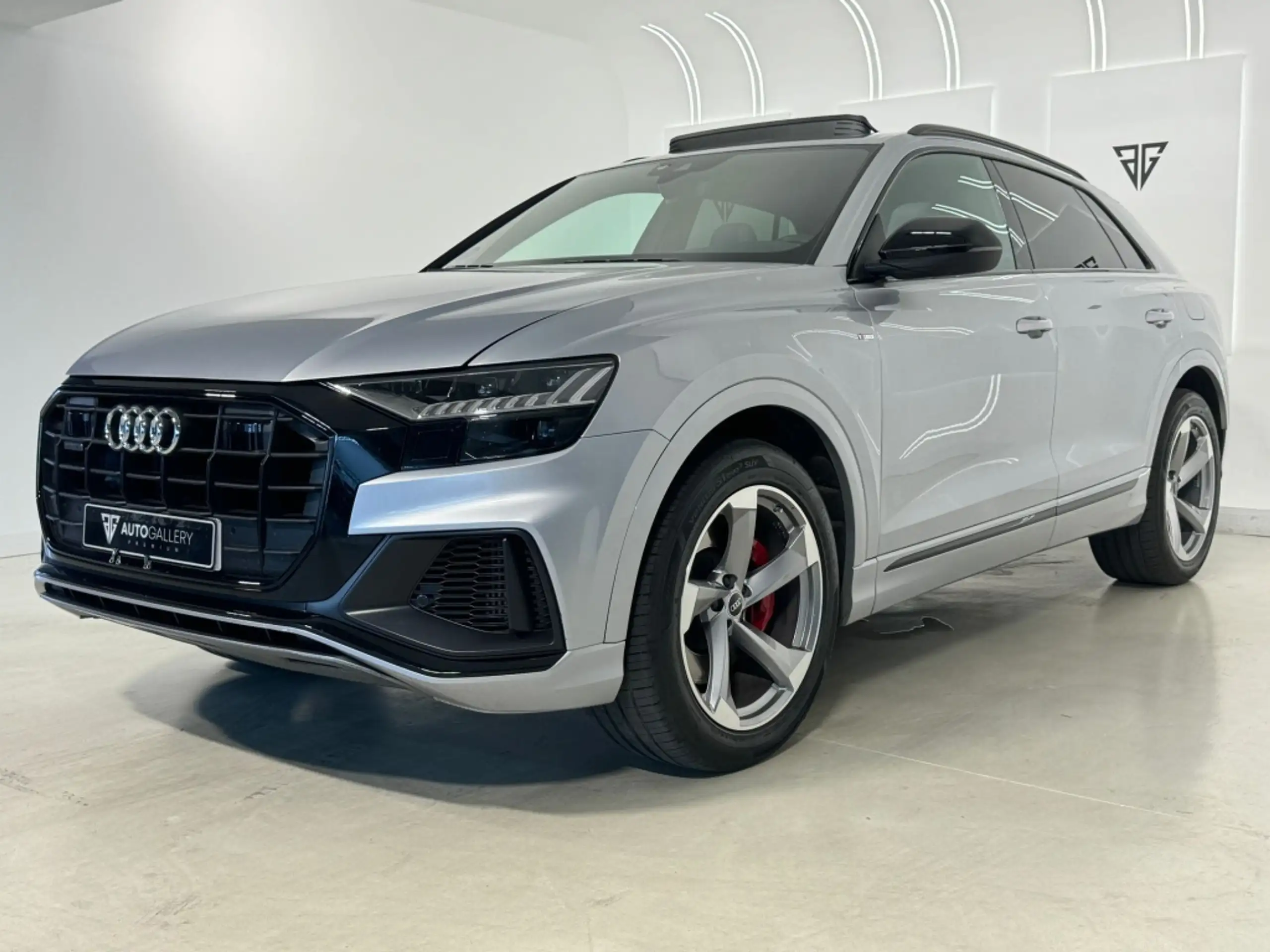 Audi - Q8