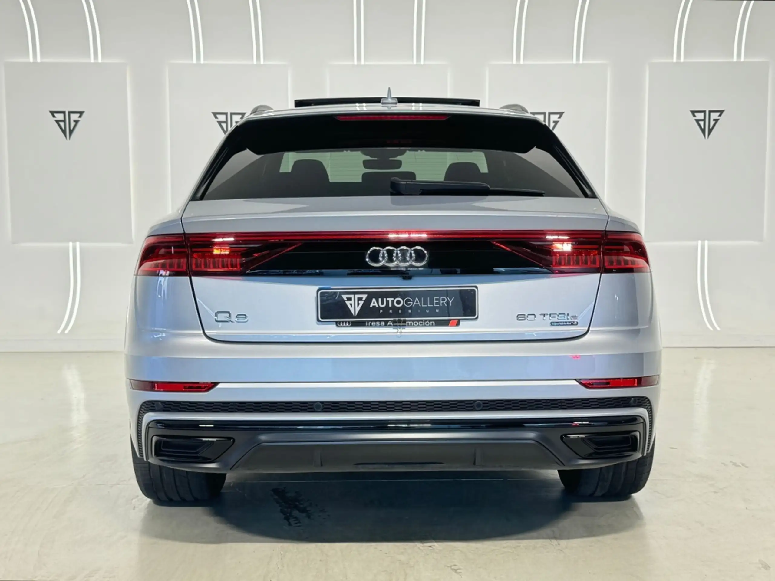 Audi - Q8