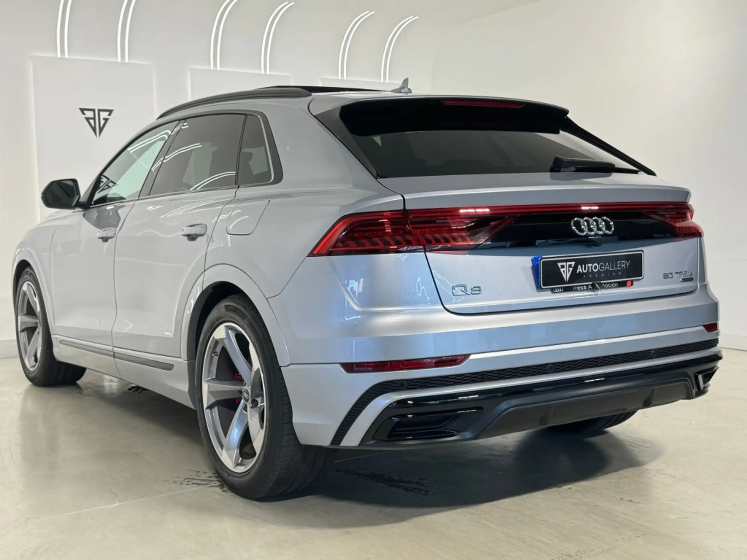 Audi - Q8