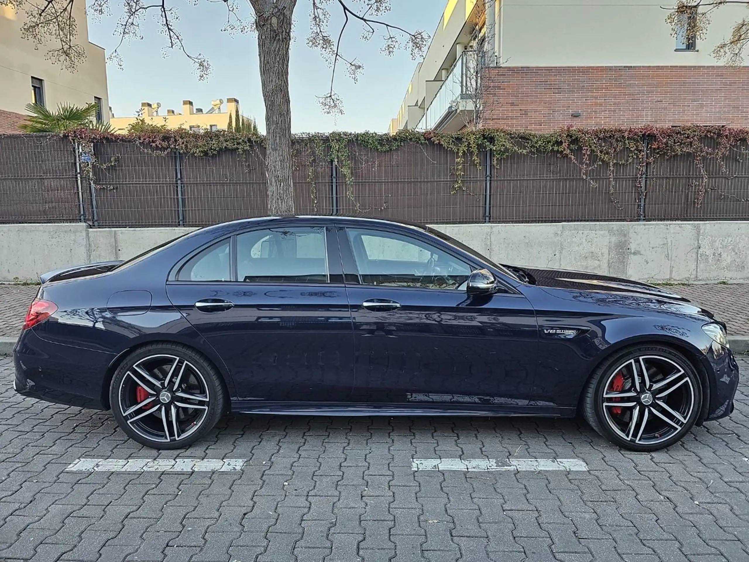 Mercedes-Benz - E 63 AMG