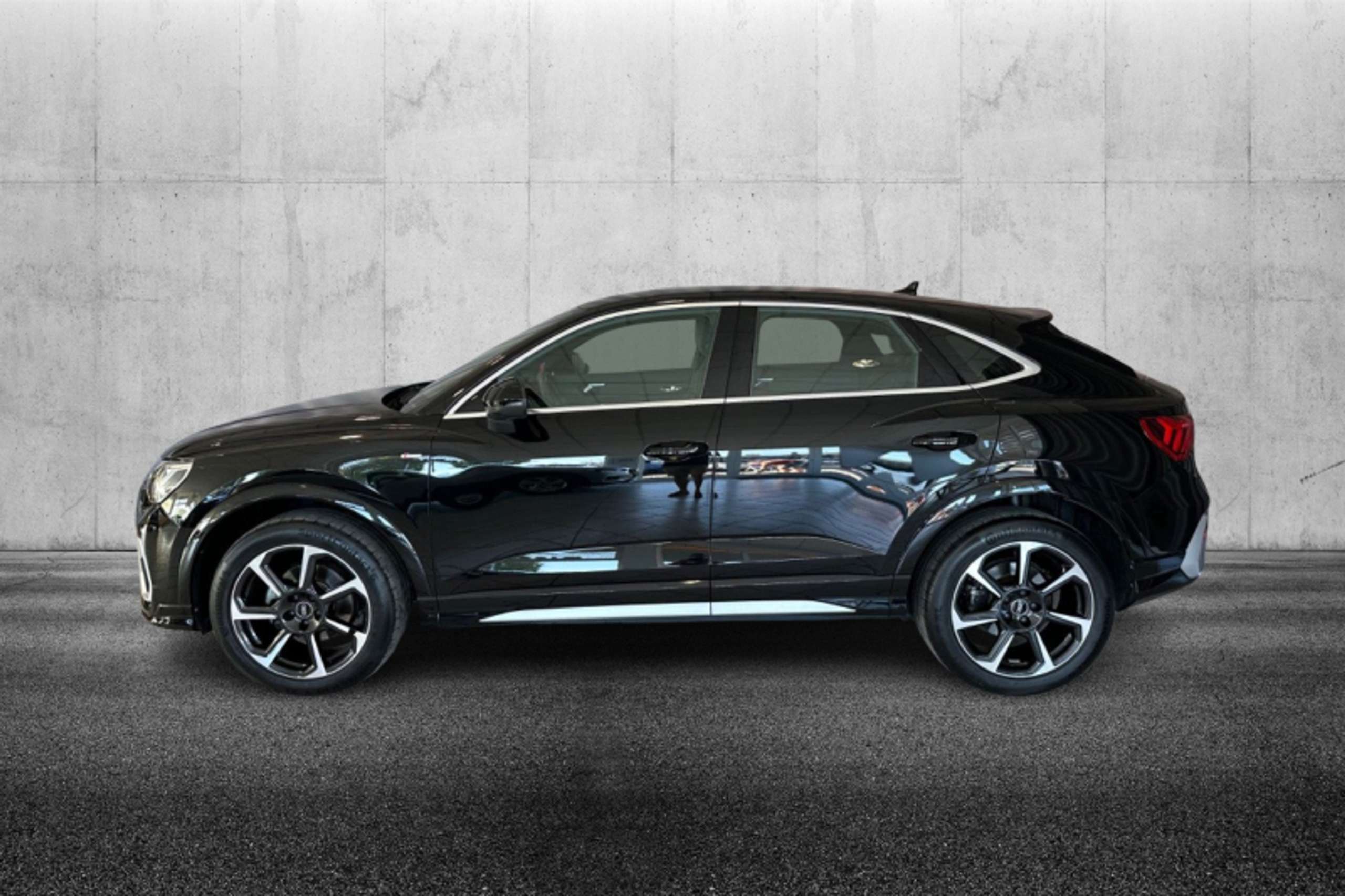 Audi - Q3