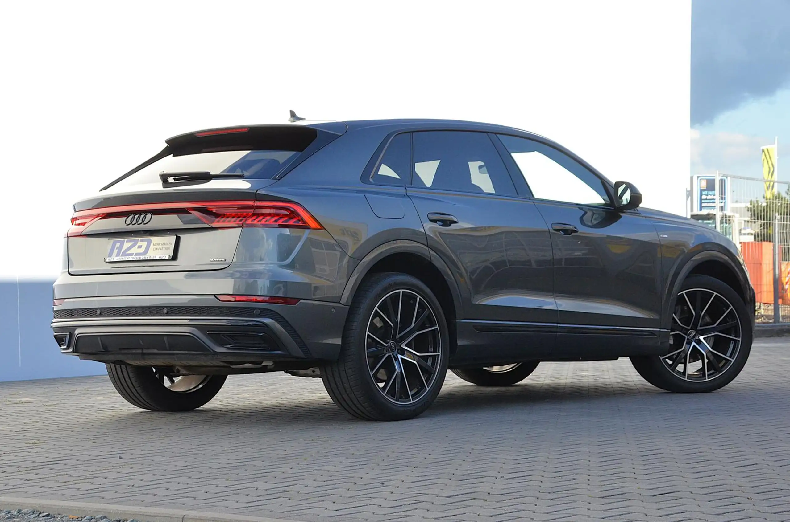 Audi - Q8