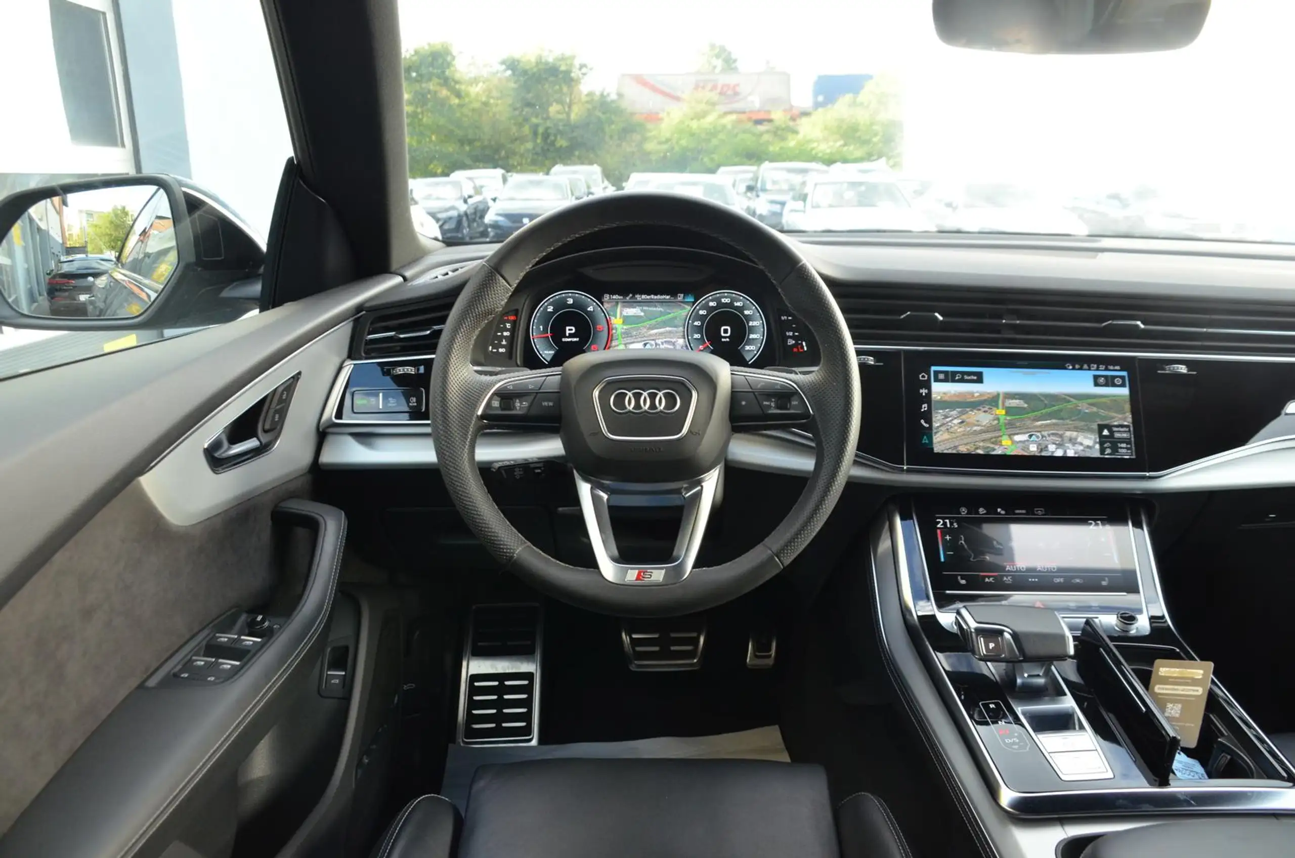 Audi - Q8