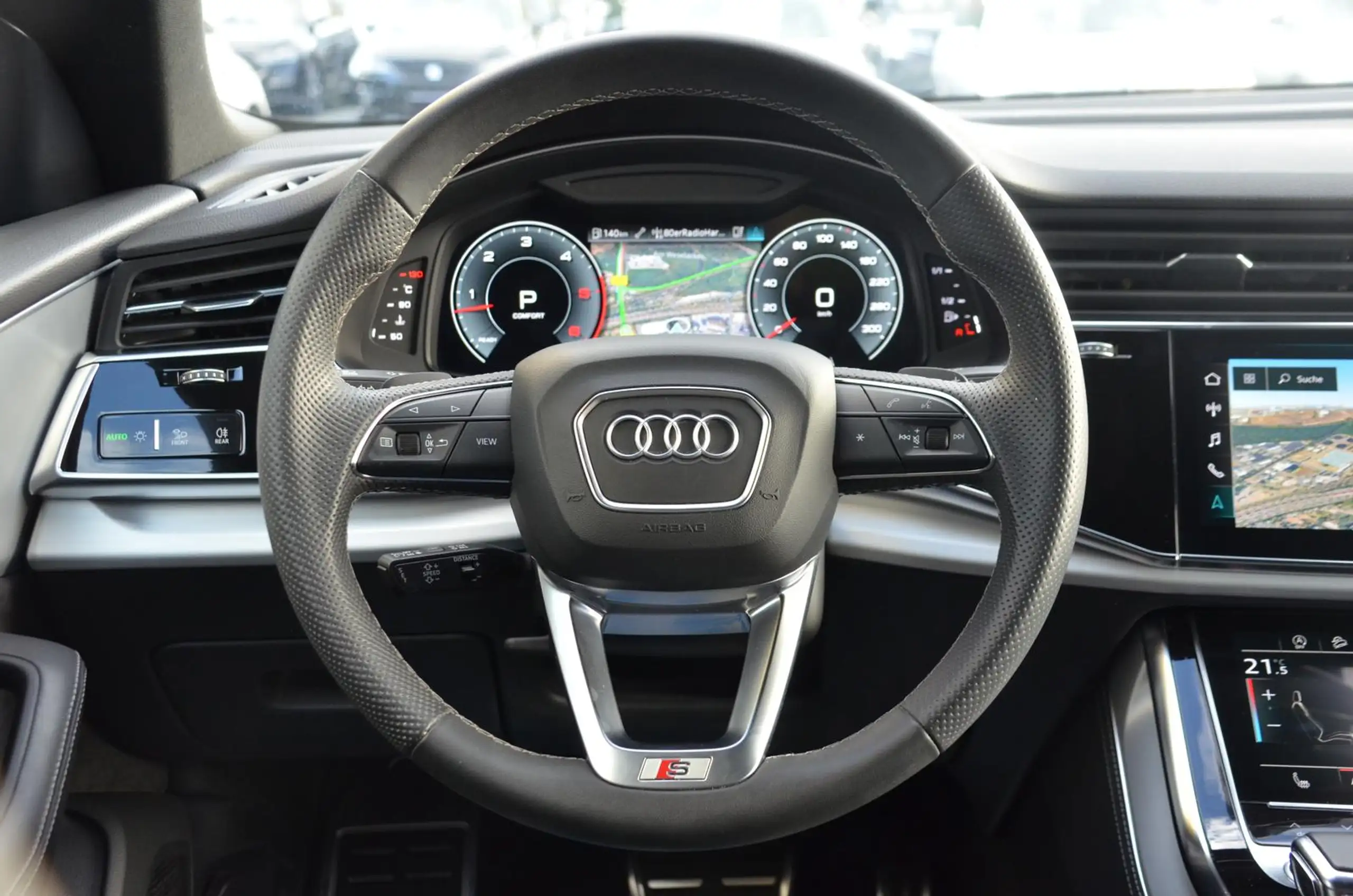 Audi - Q8