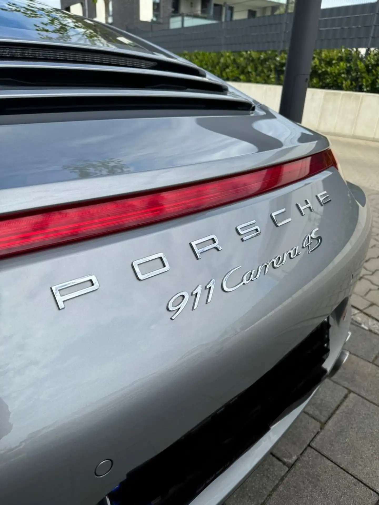 Porsche - 911