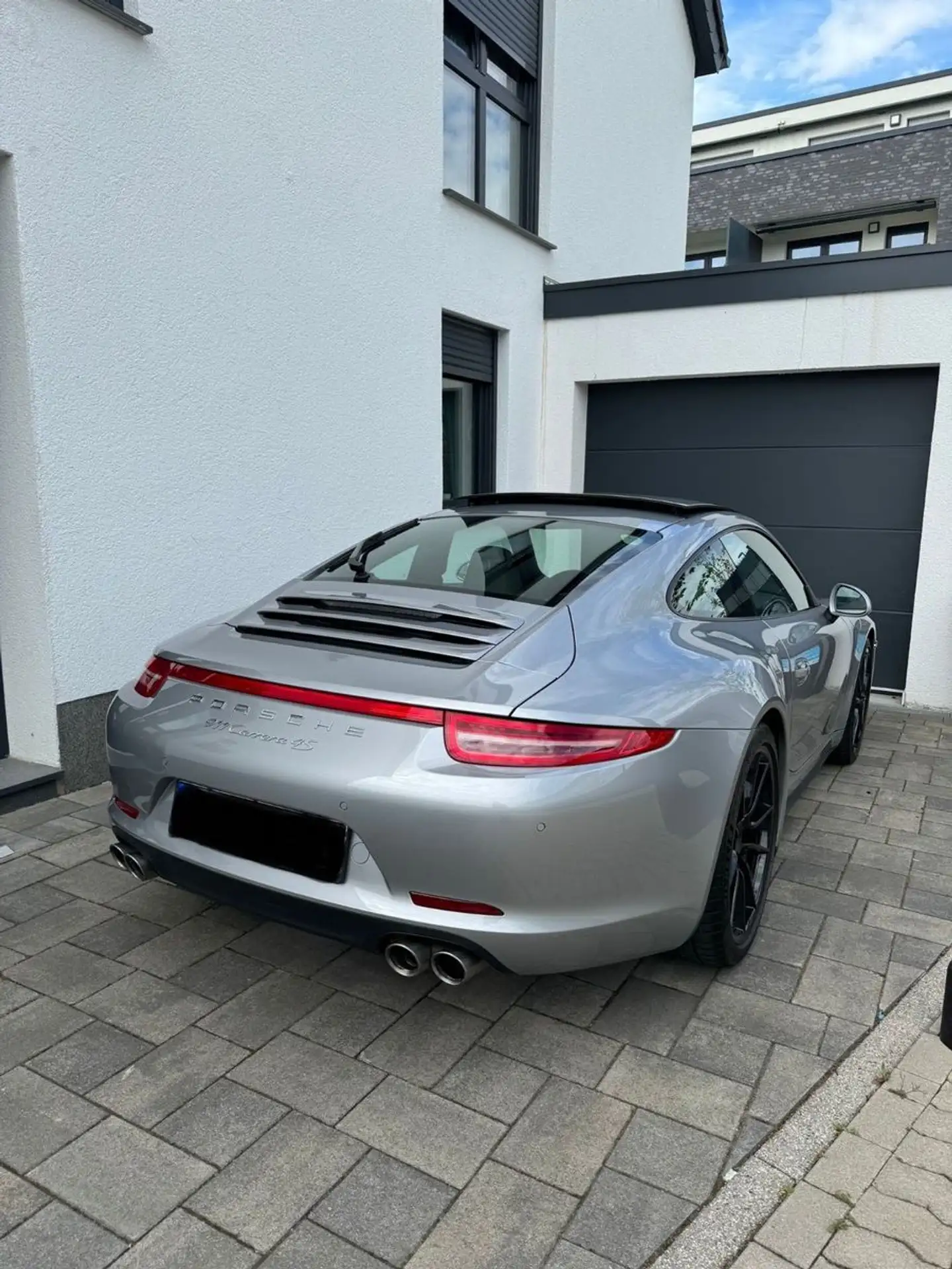 Porsche - 911