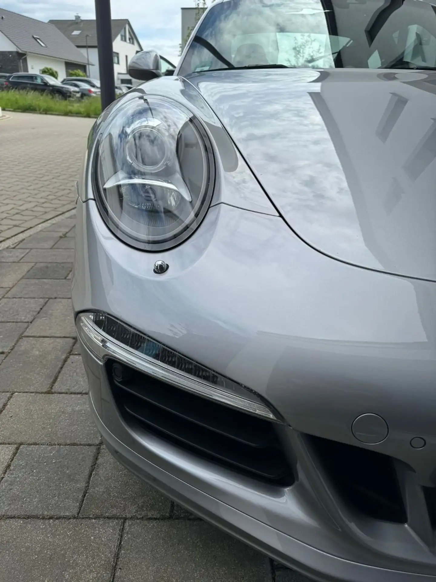 Porsche - 911