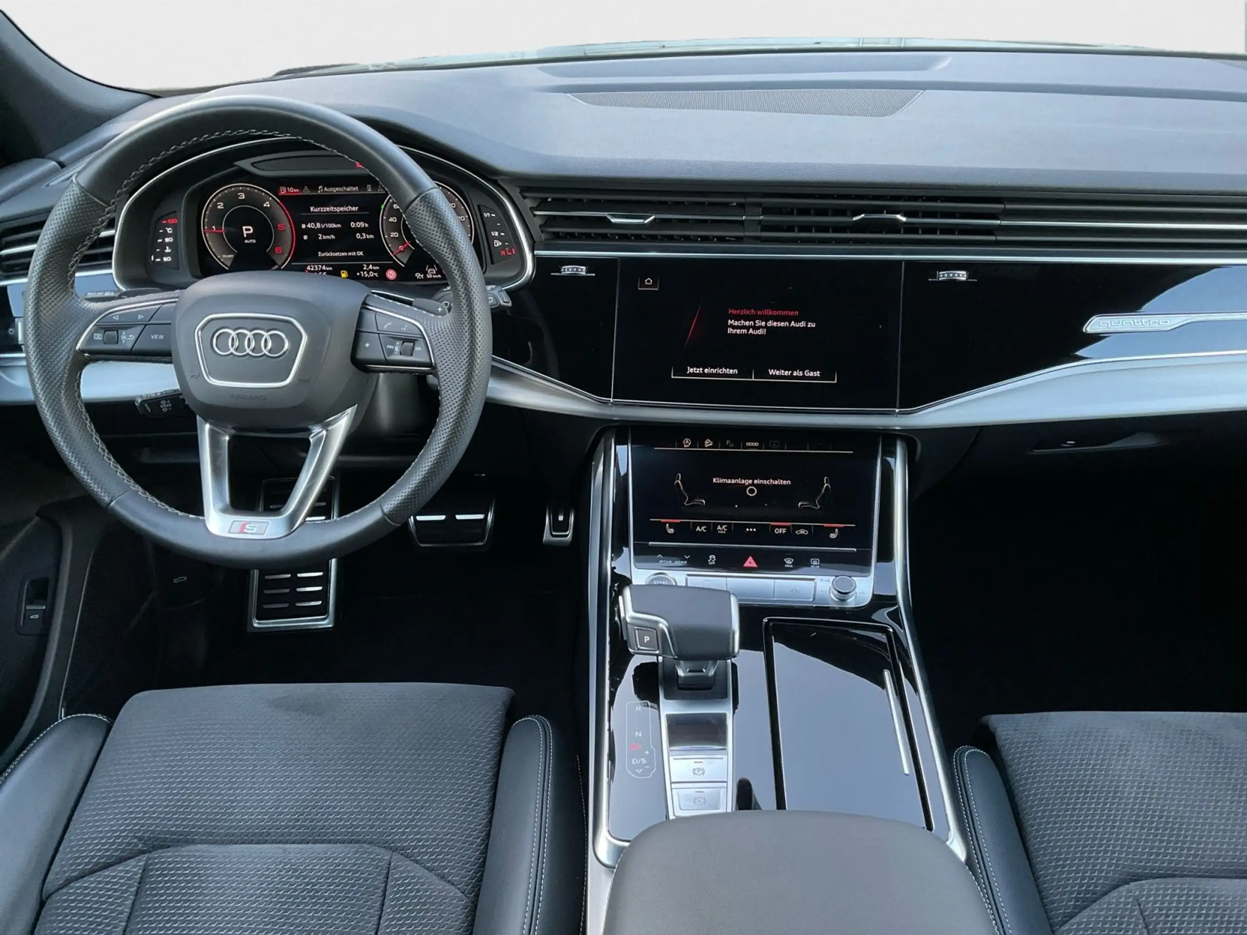 Audi - Q8