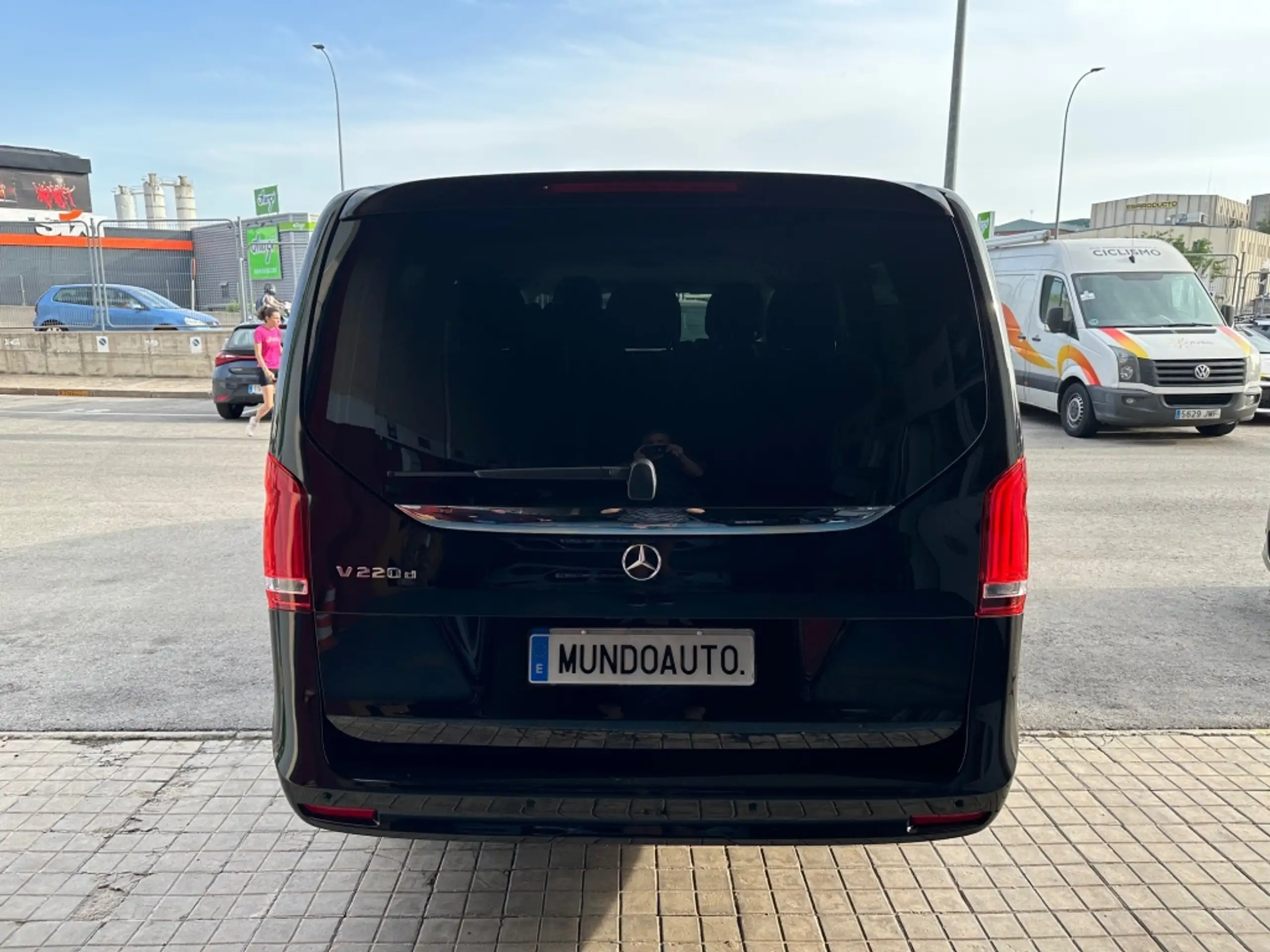 Mercedes-Benz - V 220