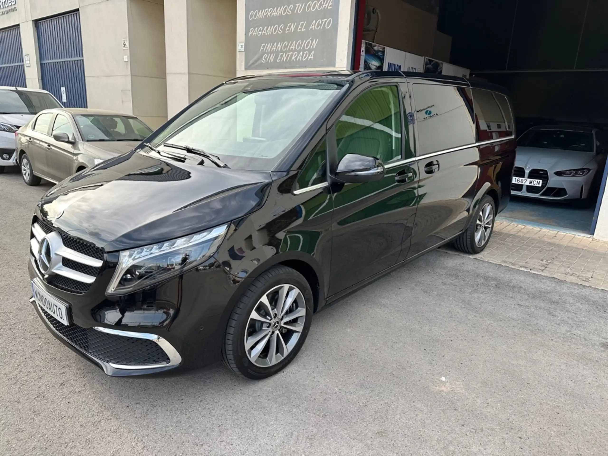 Mercedes-Benz - V 220