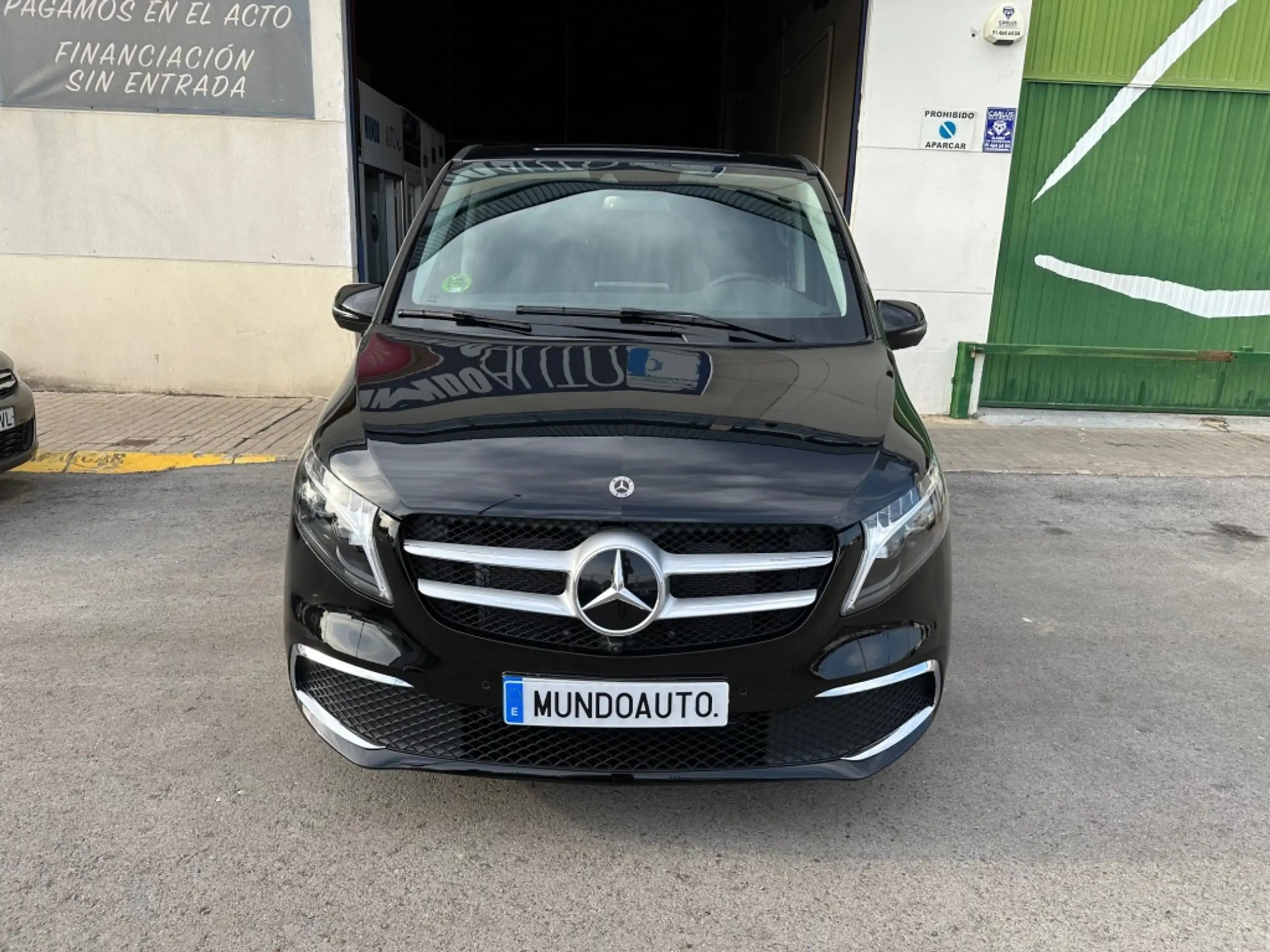 Mercedes-Benz - V 220