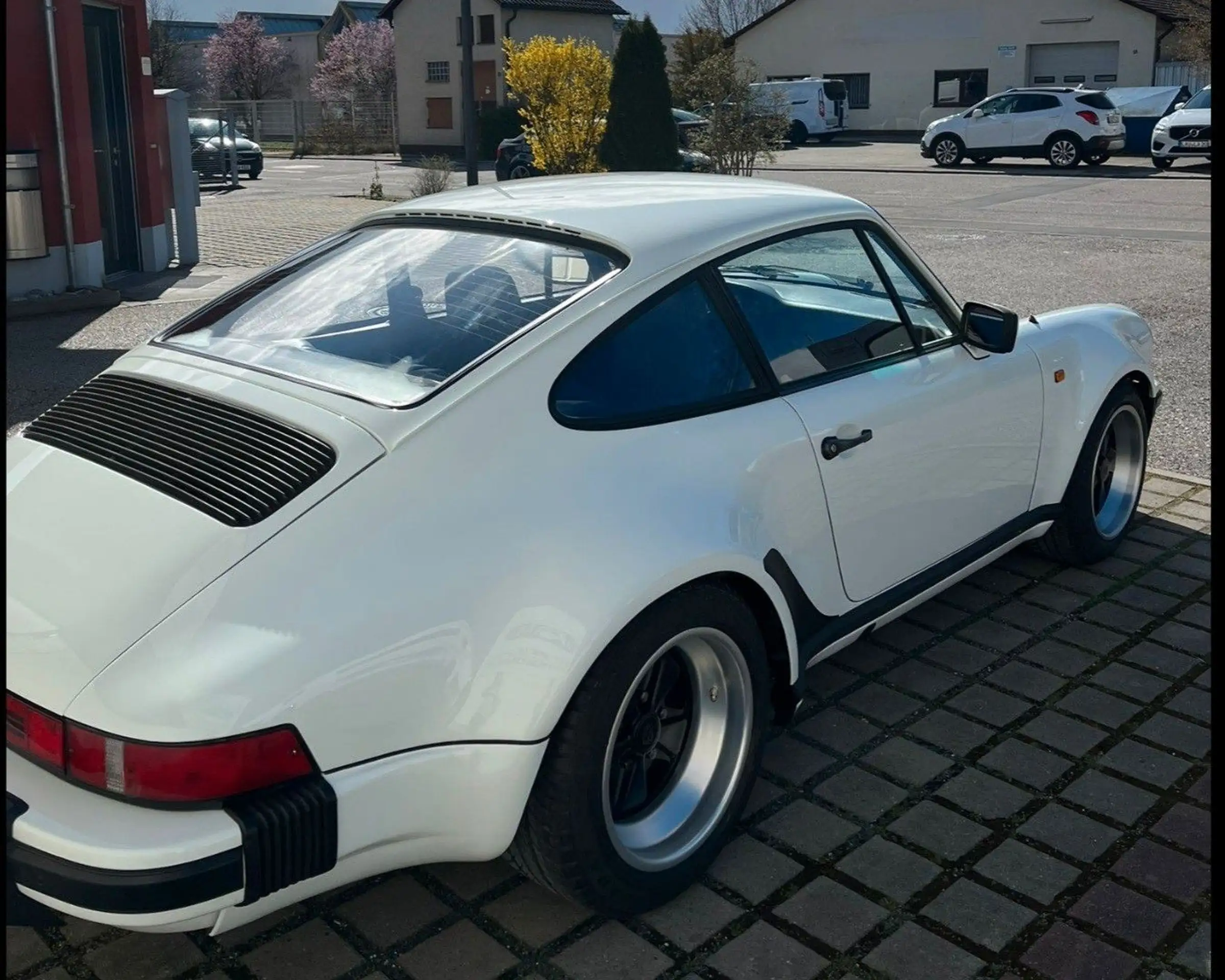 Porsche - 911