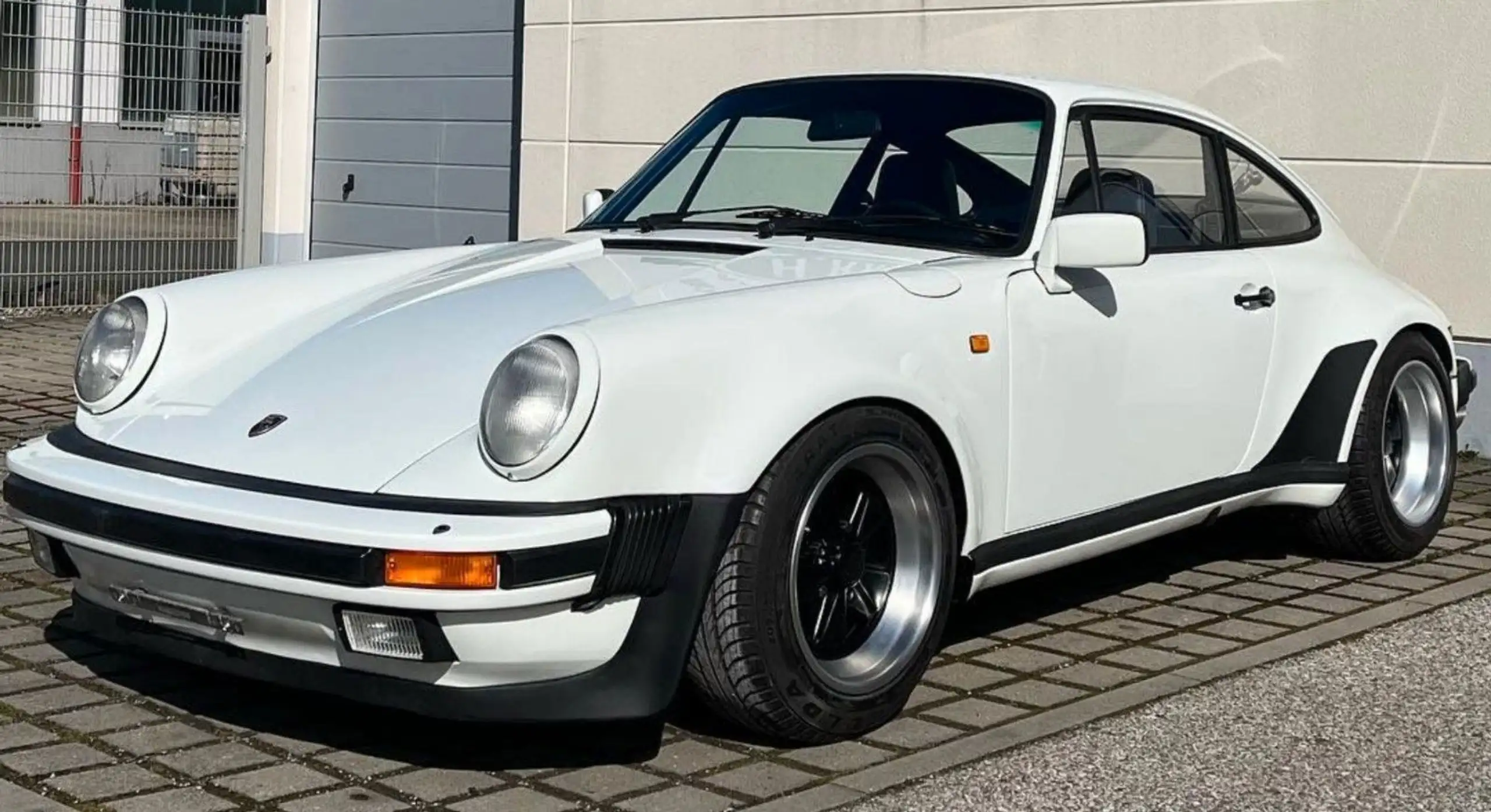 Porsche - 911