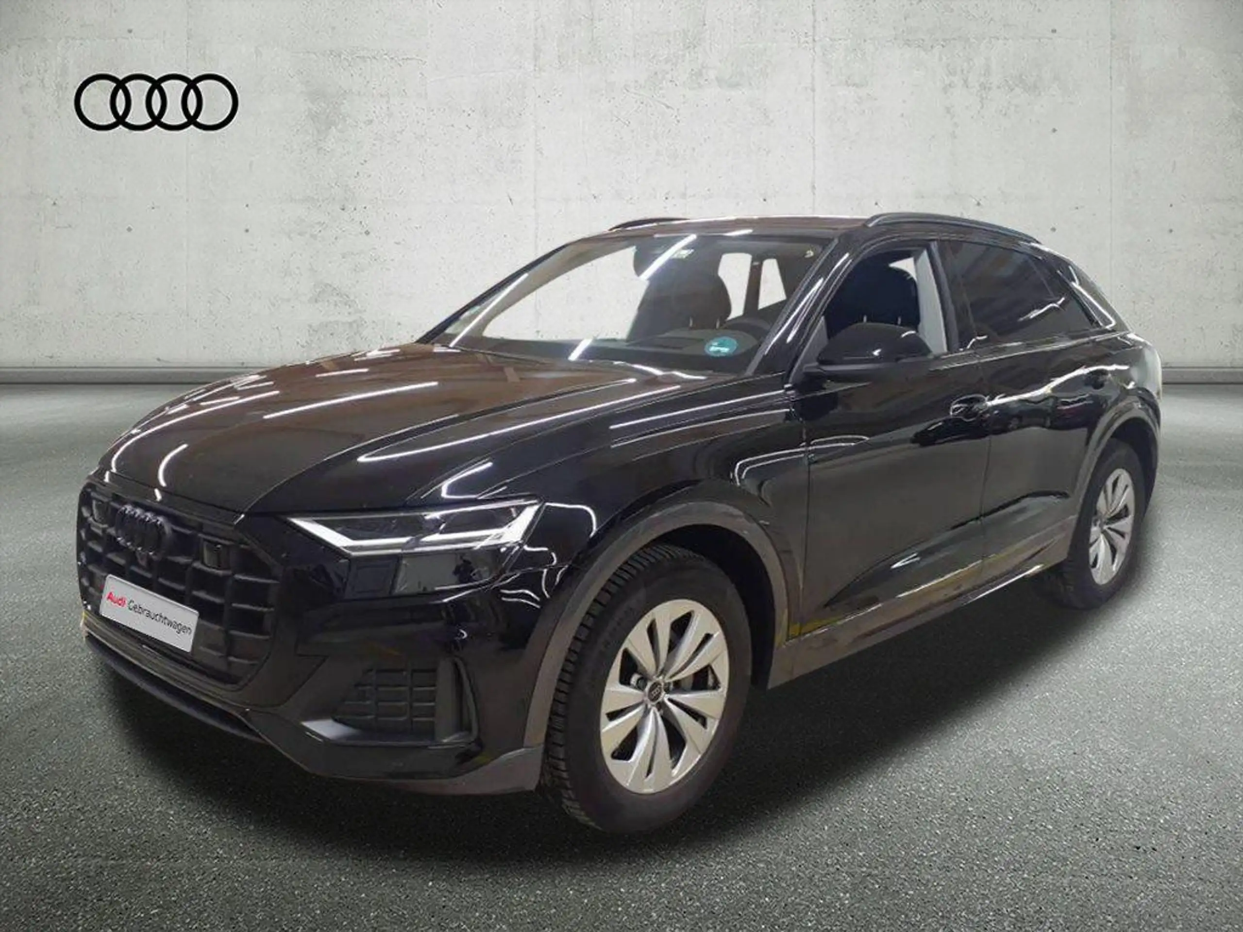 Audi - Q8