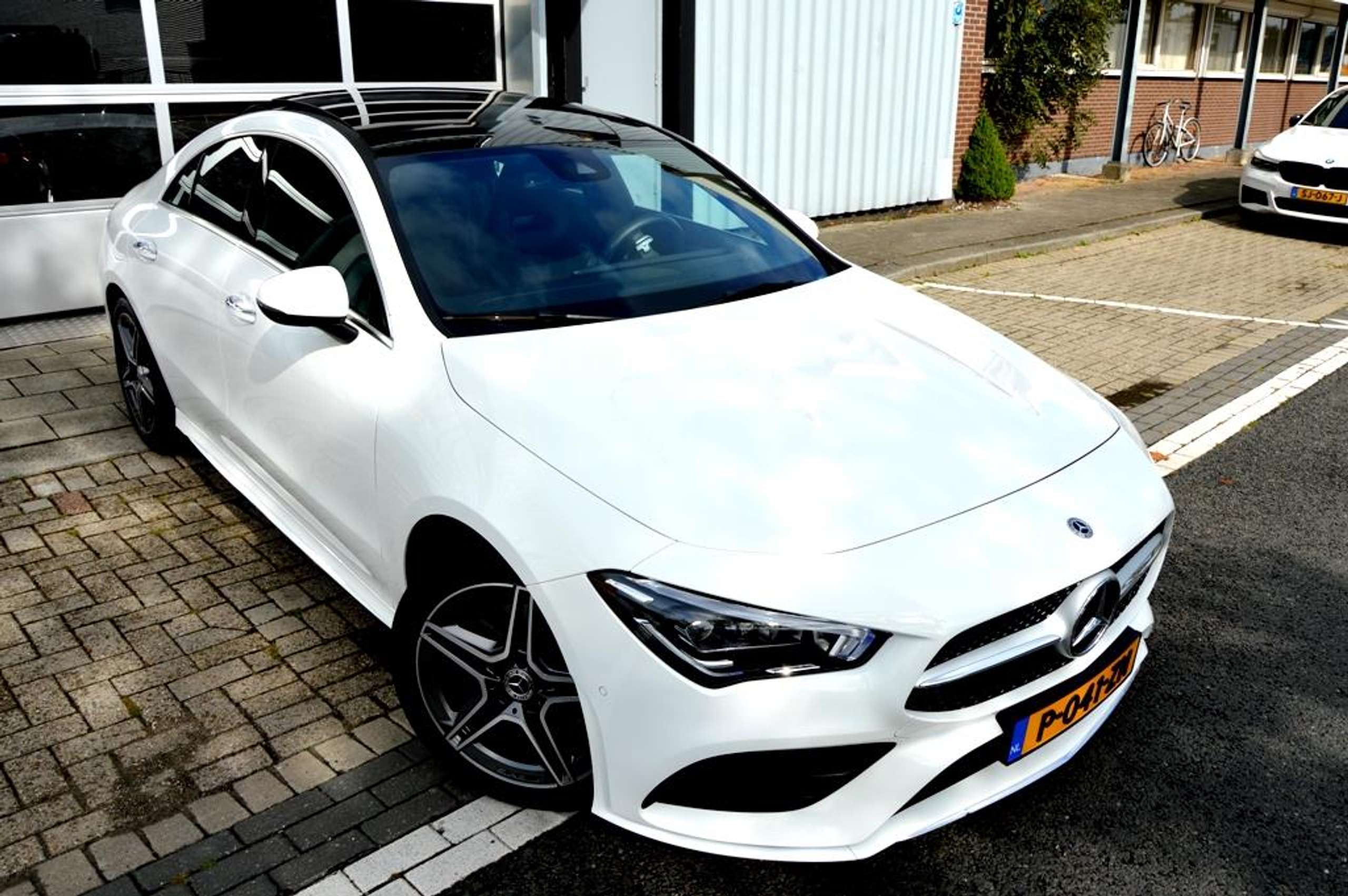 Mercedes-Benz - CLA 200