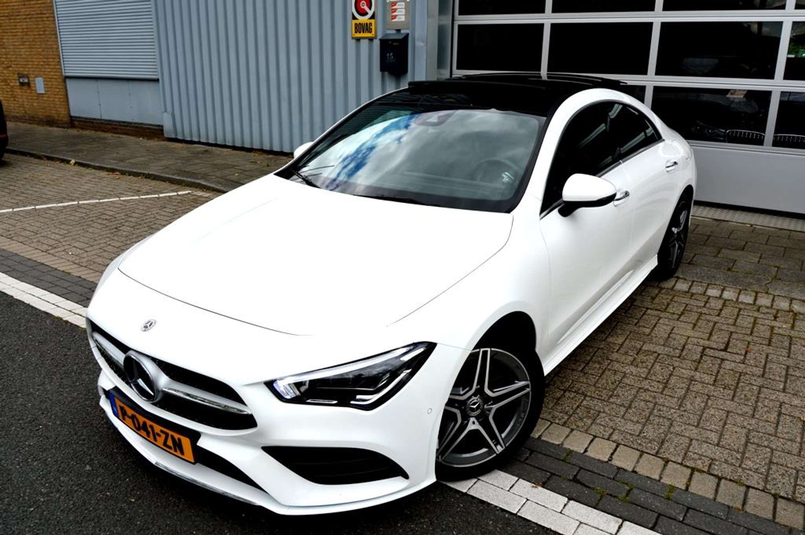 Mercedes-Benz - CLA 200