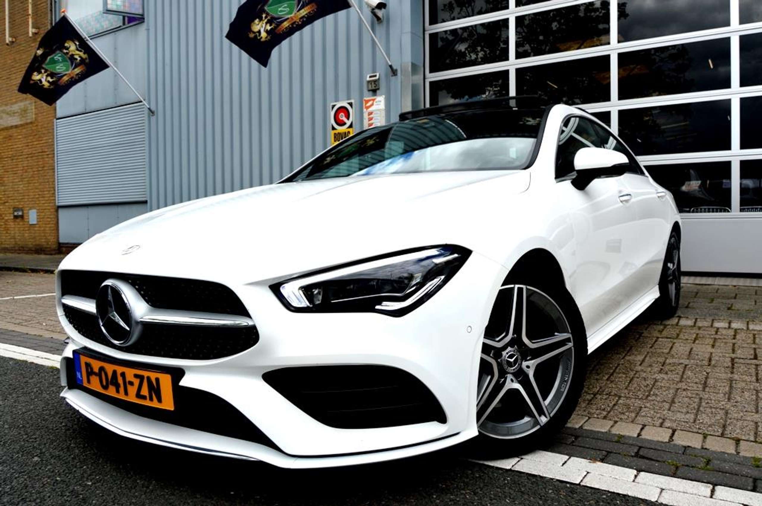 Mercedes-Benz - CLA 200