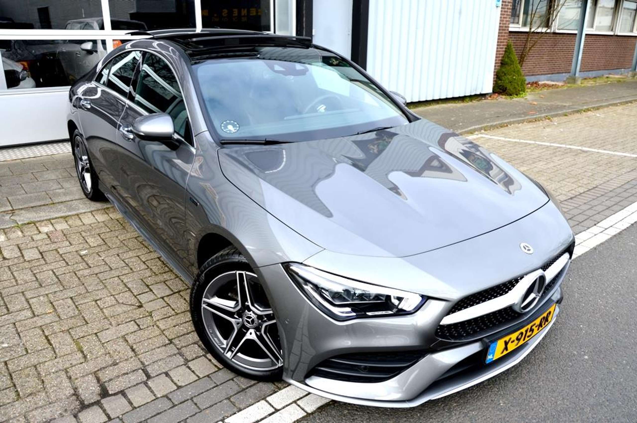 Mercedes-Benz - CLA 250