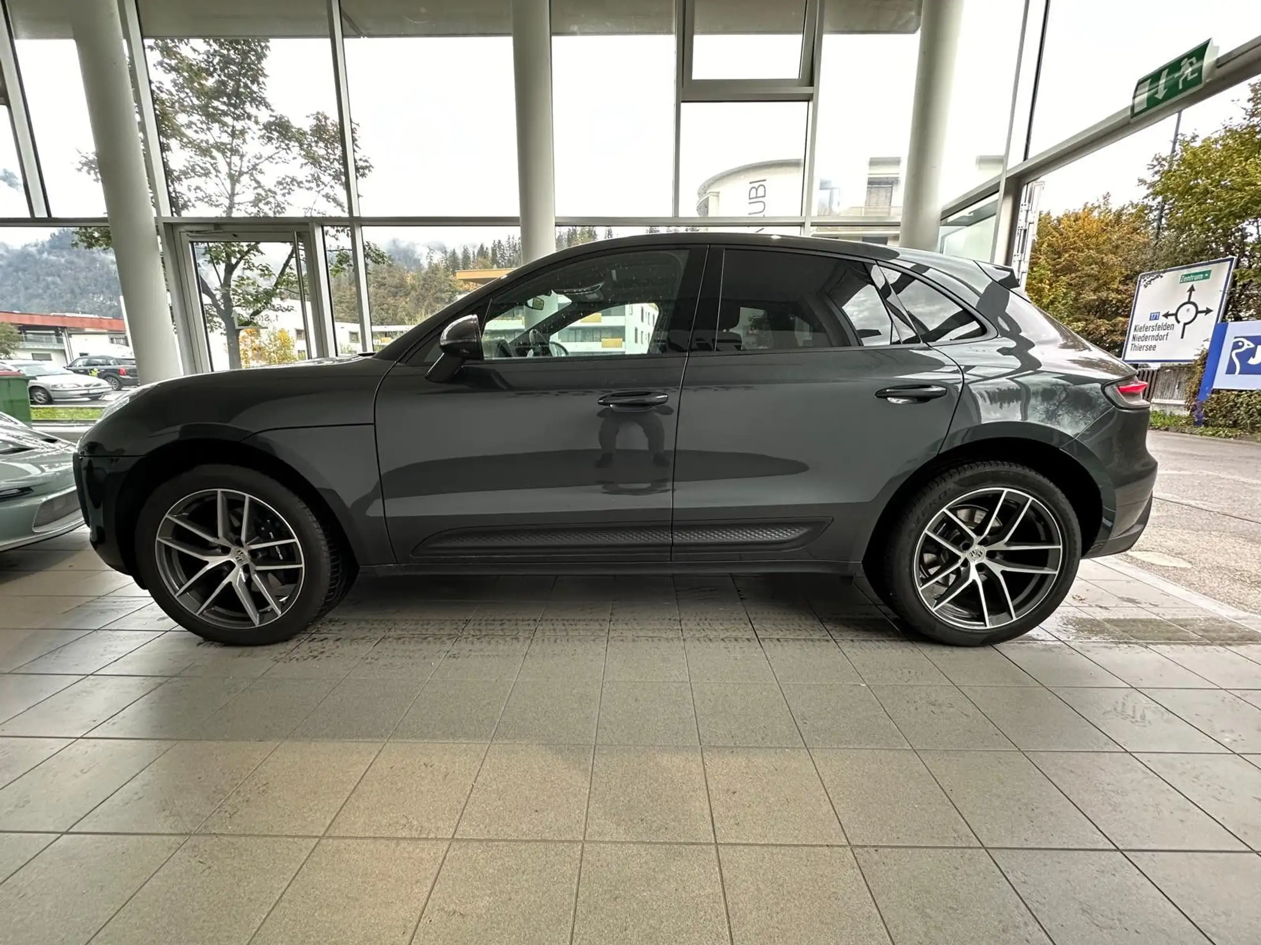 Porsche - Macan