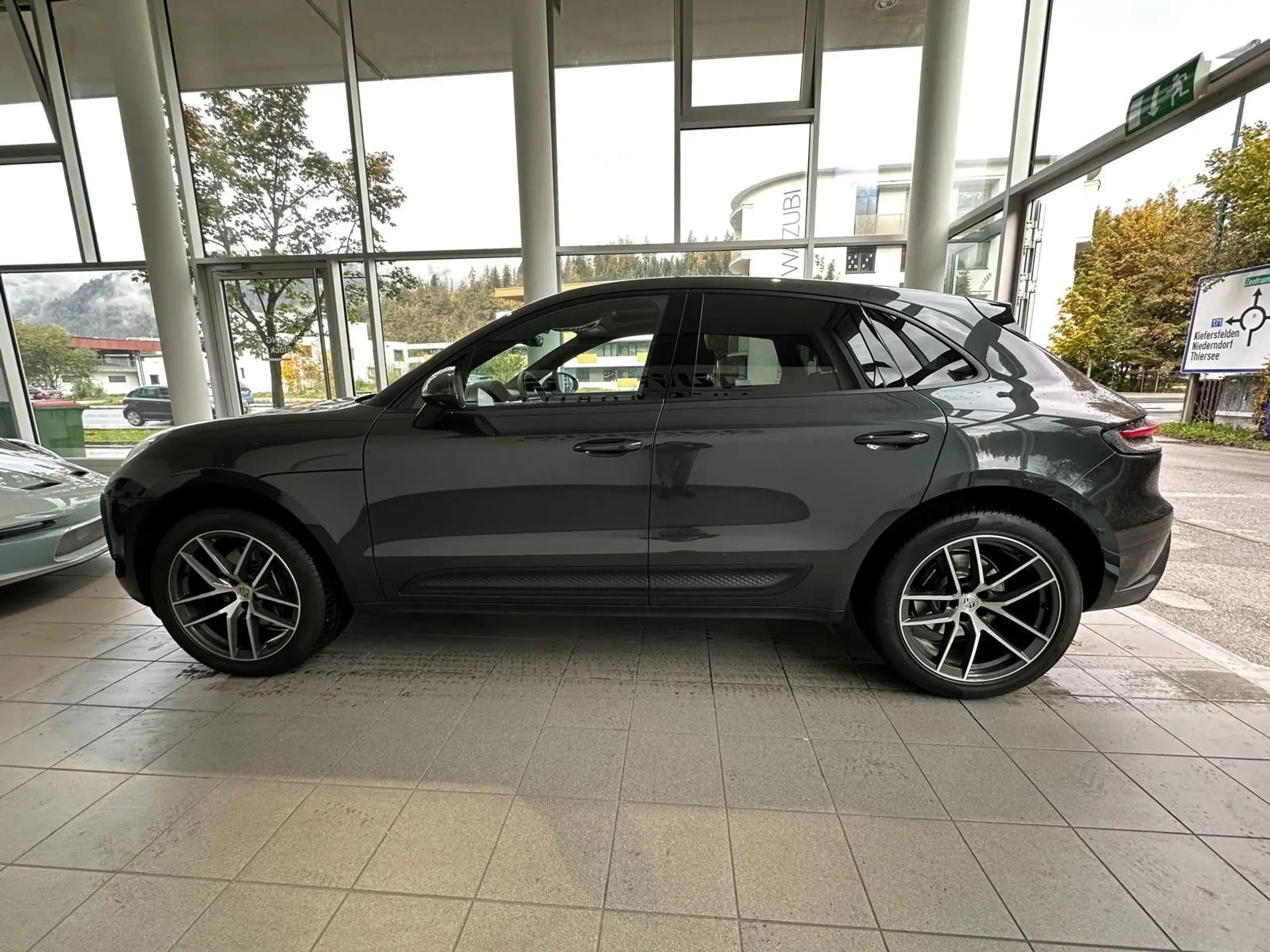 Porsche - Macan