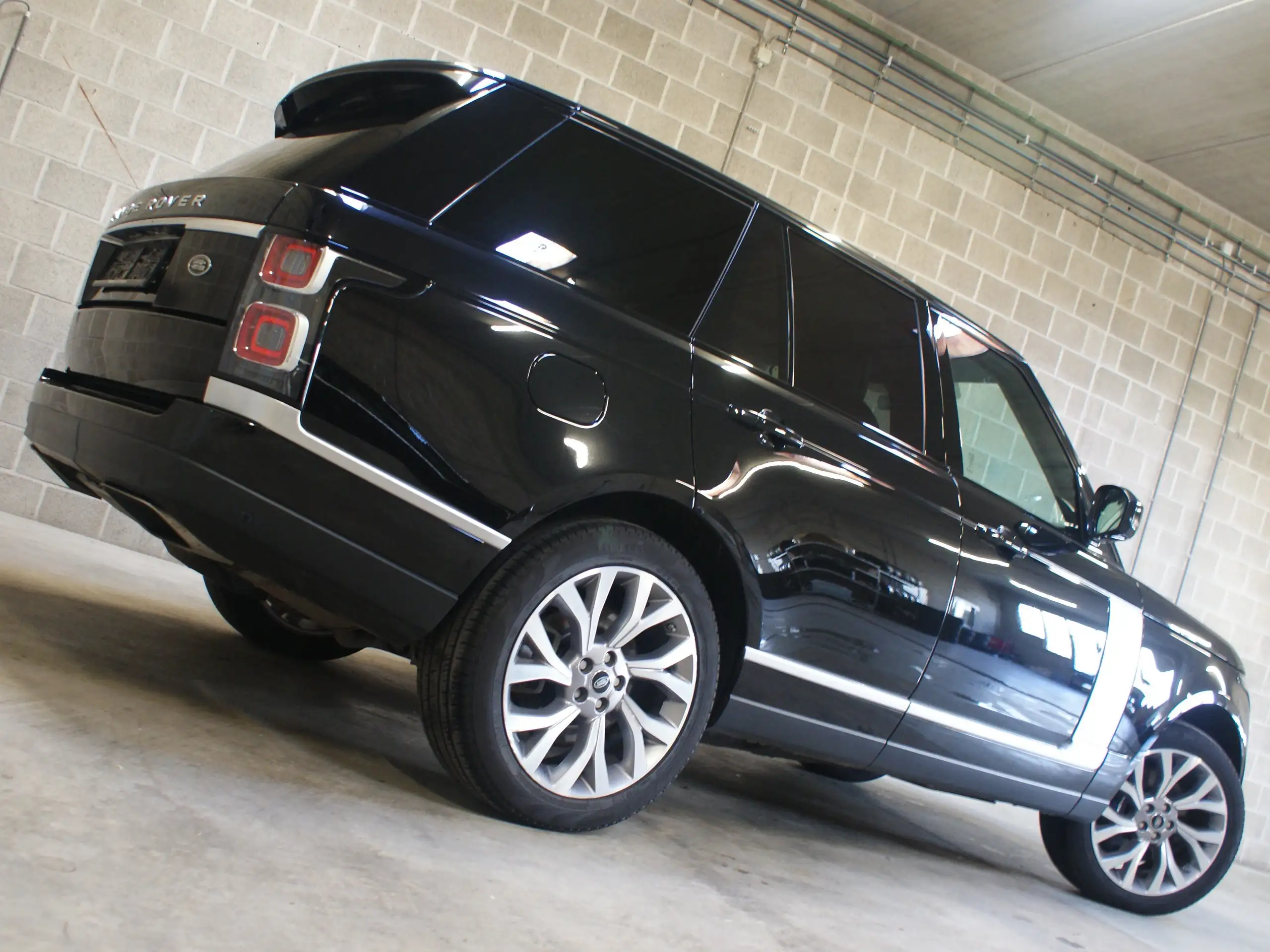 Land Rover - Range Rover