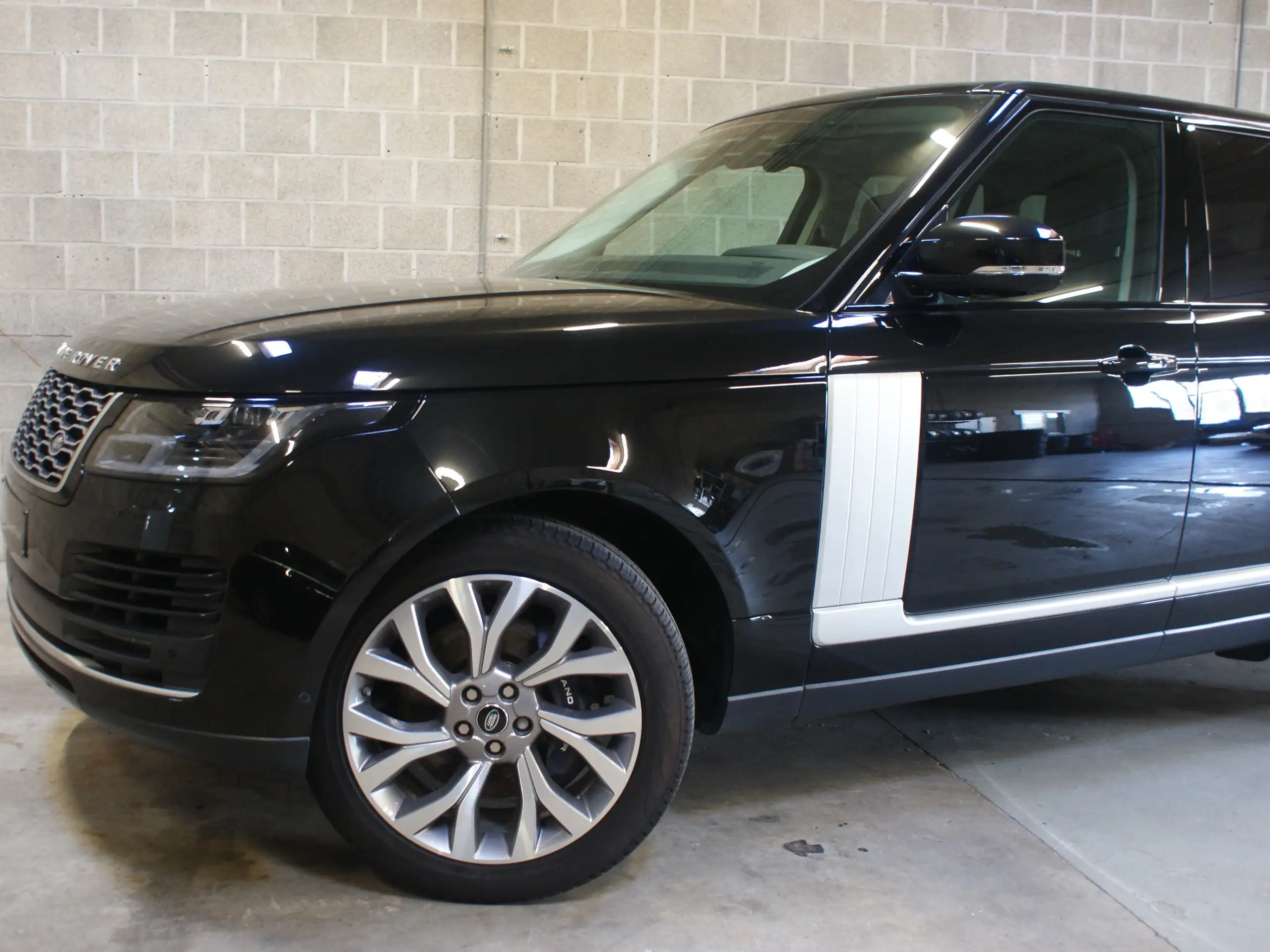 Land Rover - Range Rover