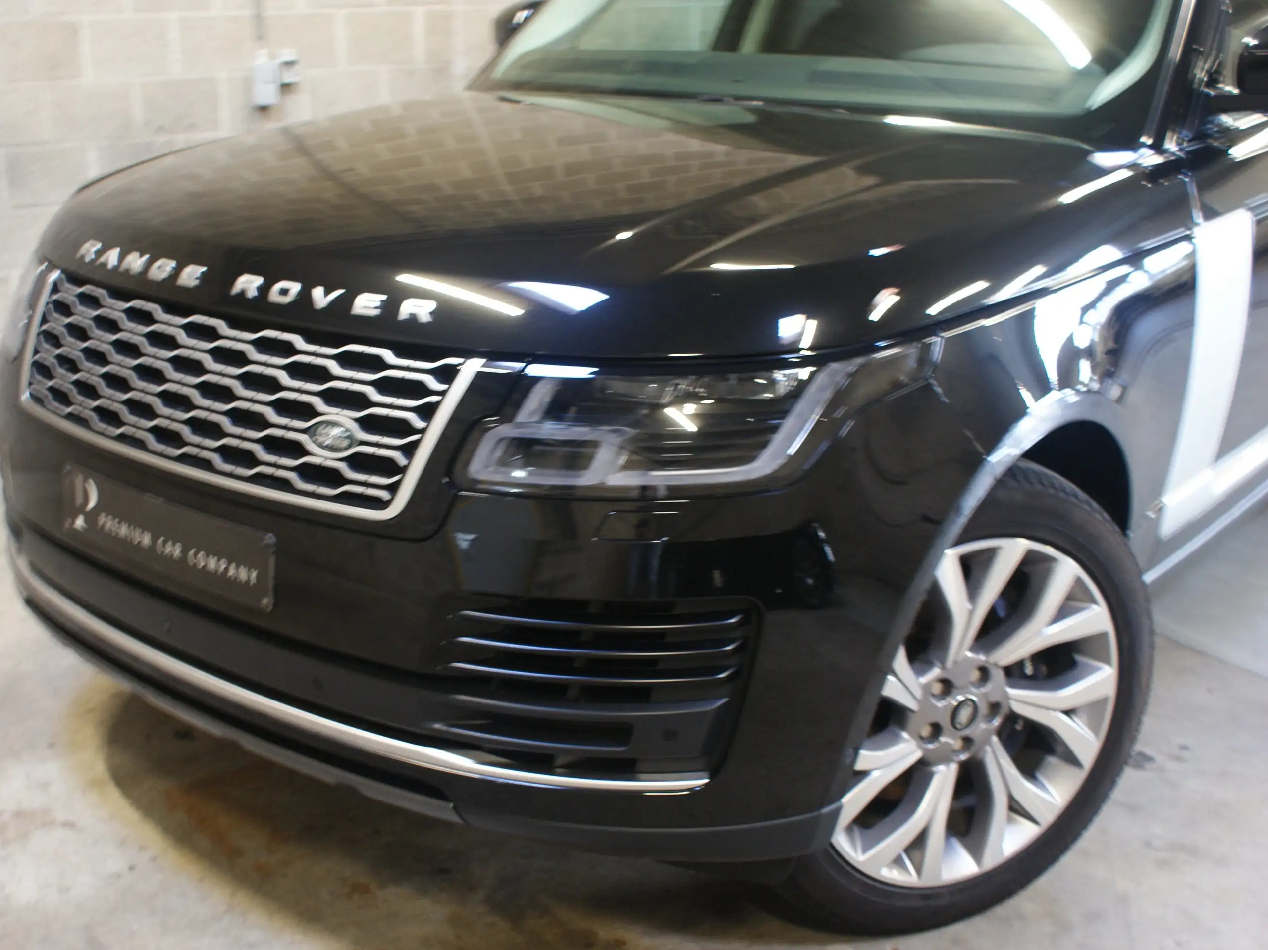 Land Rover - Range Rover