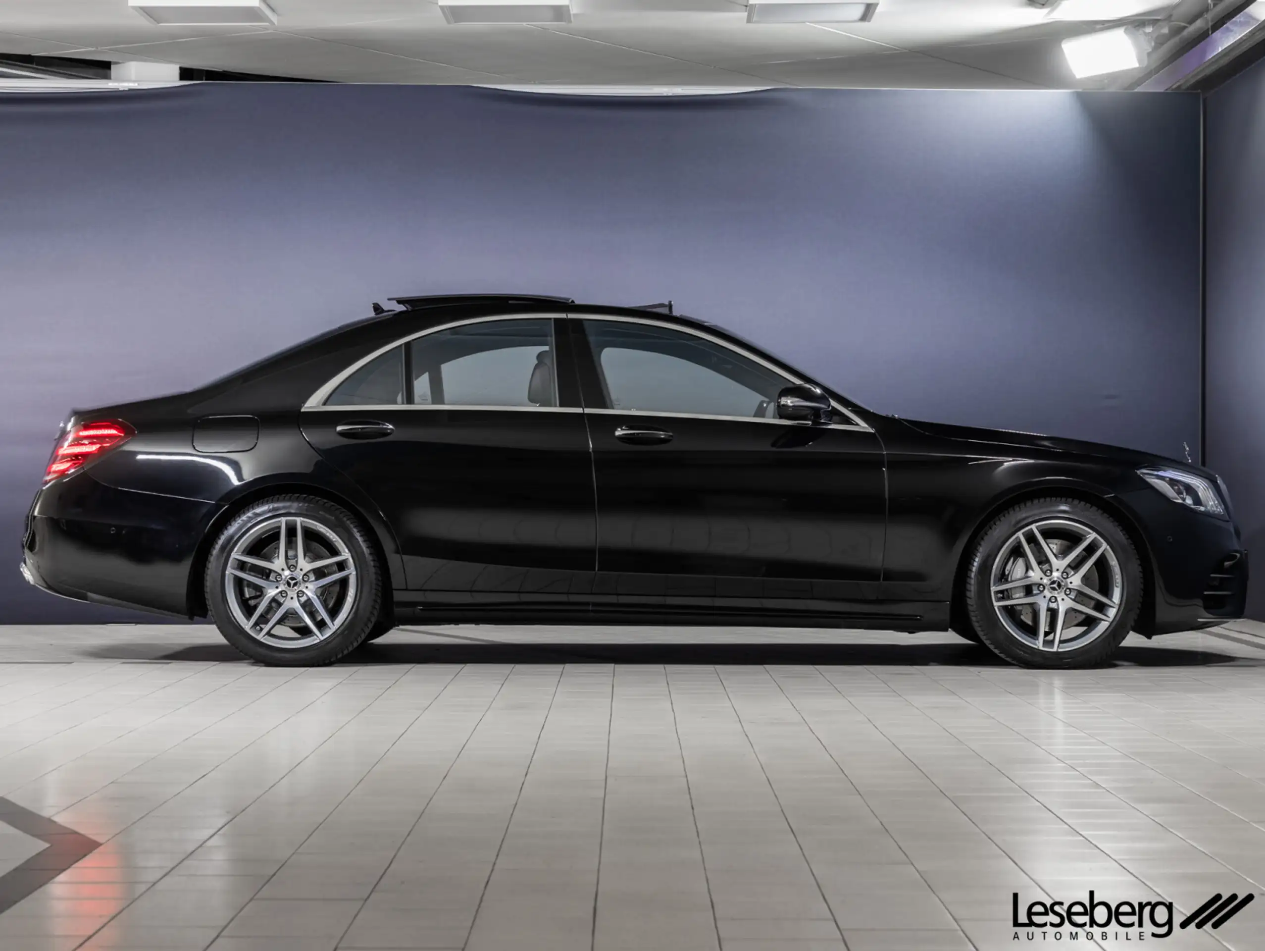 Mercedes-Benz - S 560