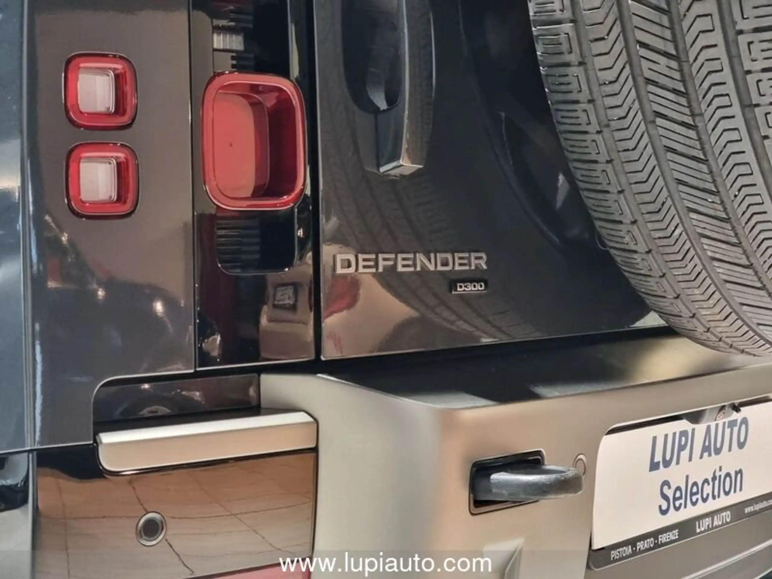 Land Rover - Defender