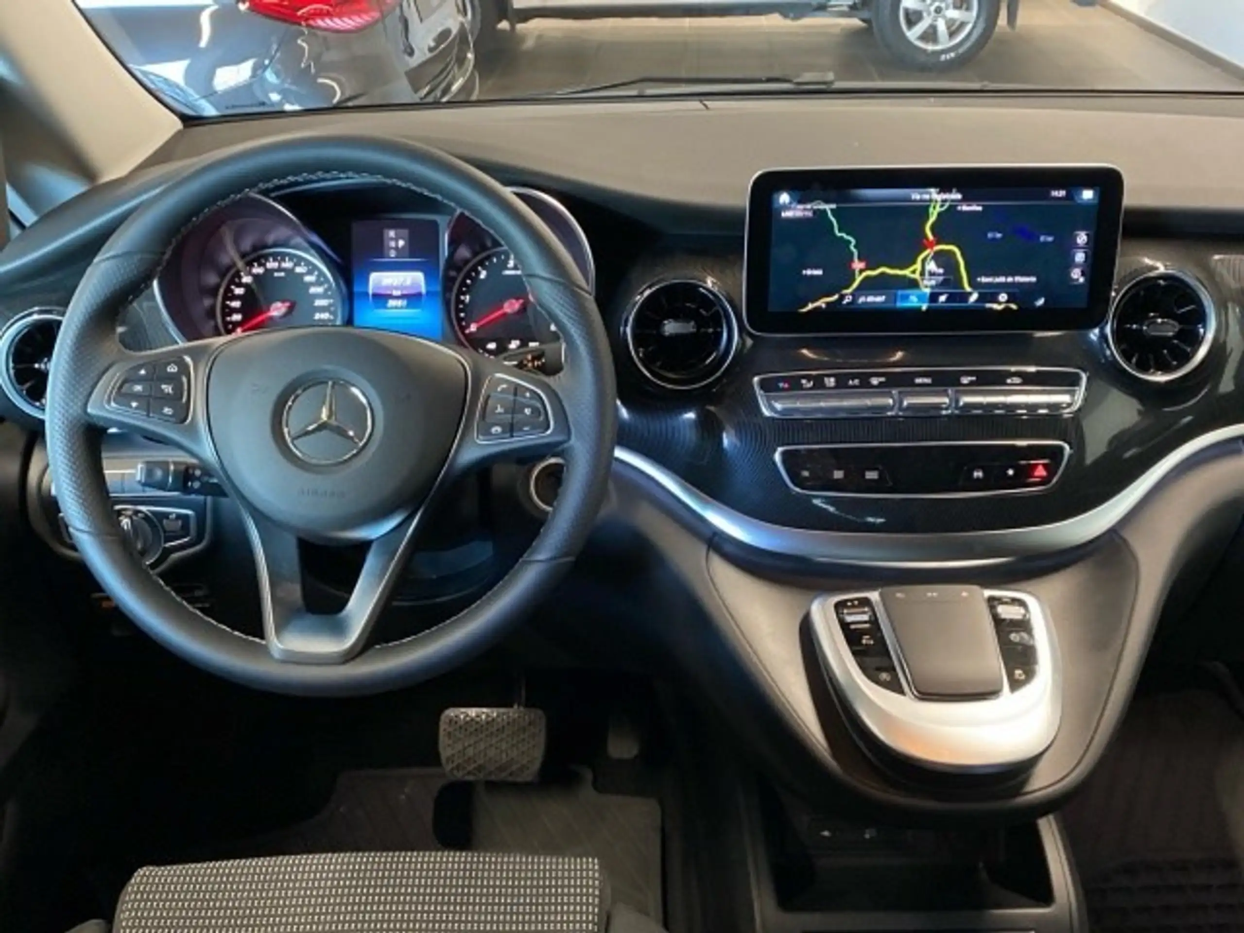 Mercedes-Benz - V