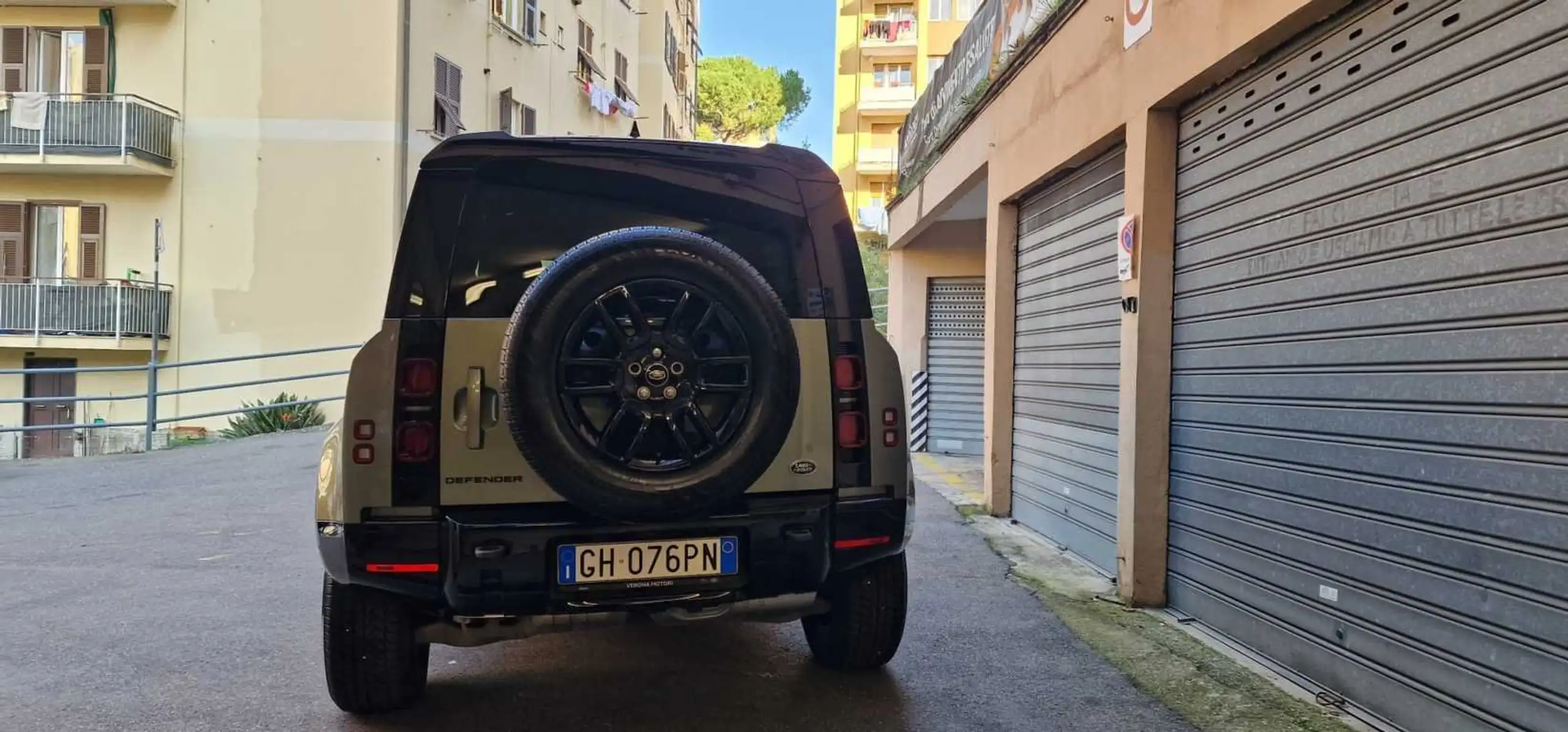 Land Rover - Defender