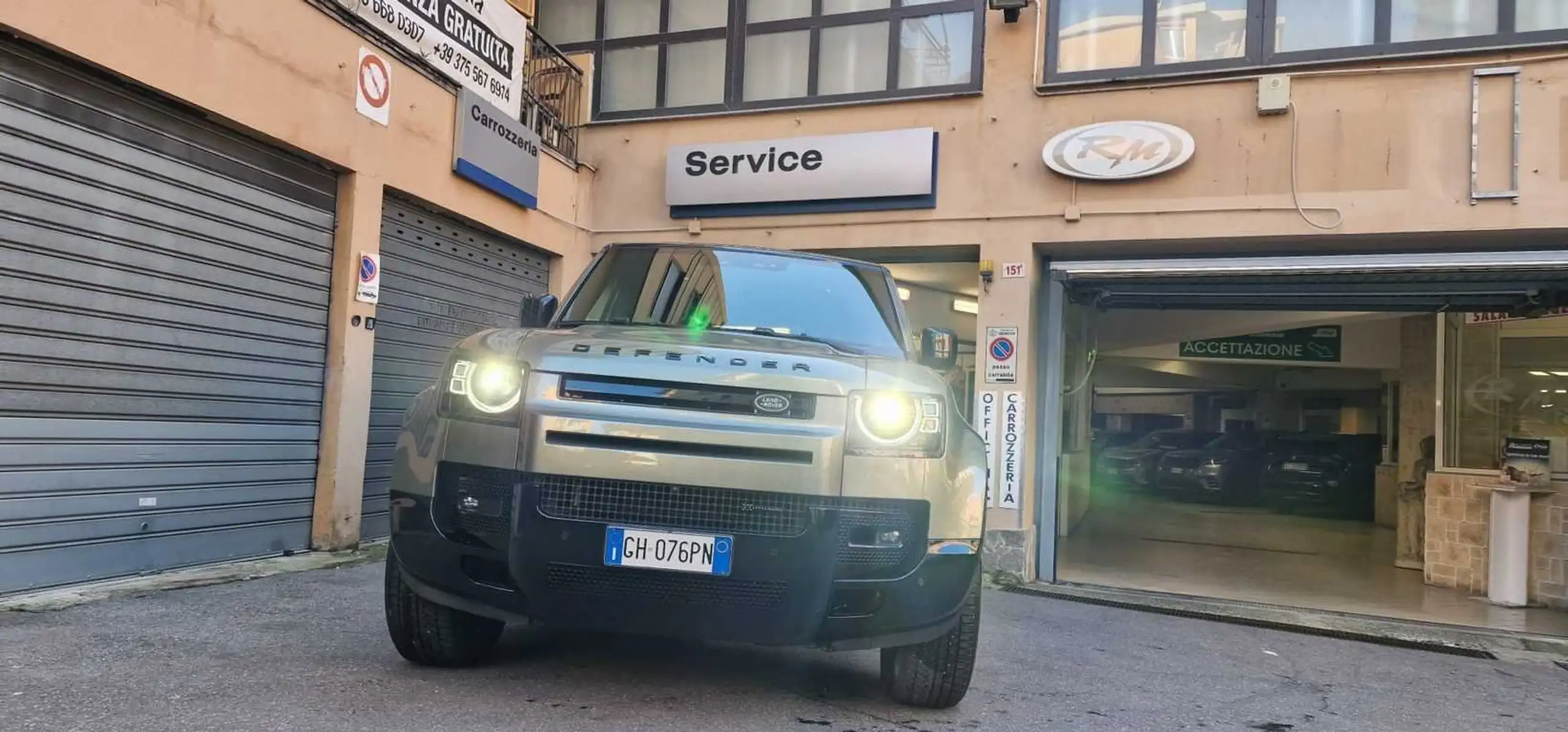 Land Rover Defender 2021