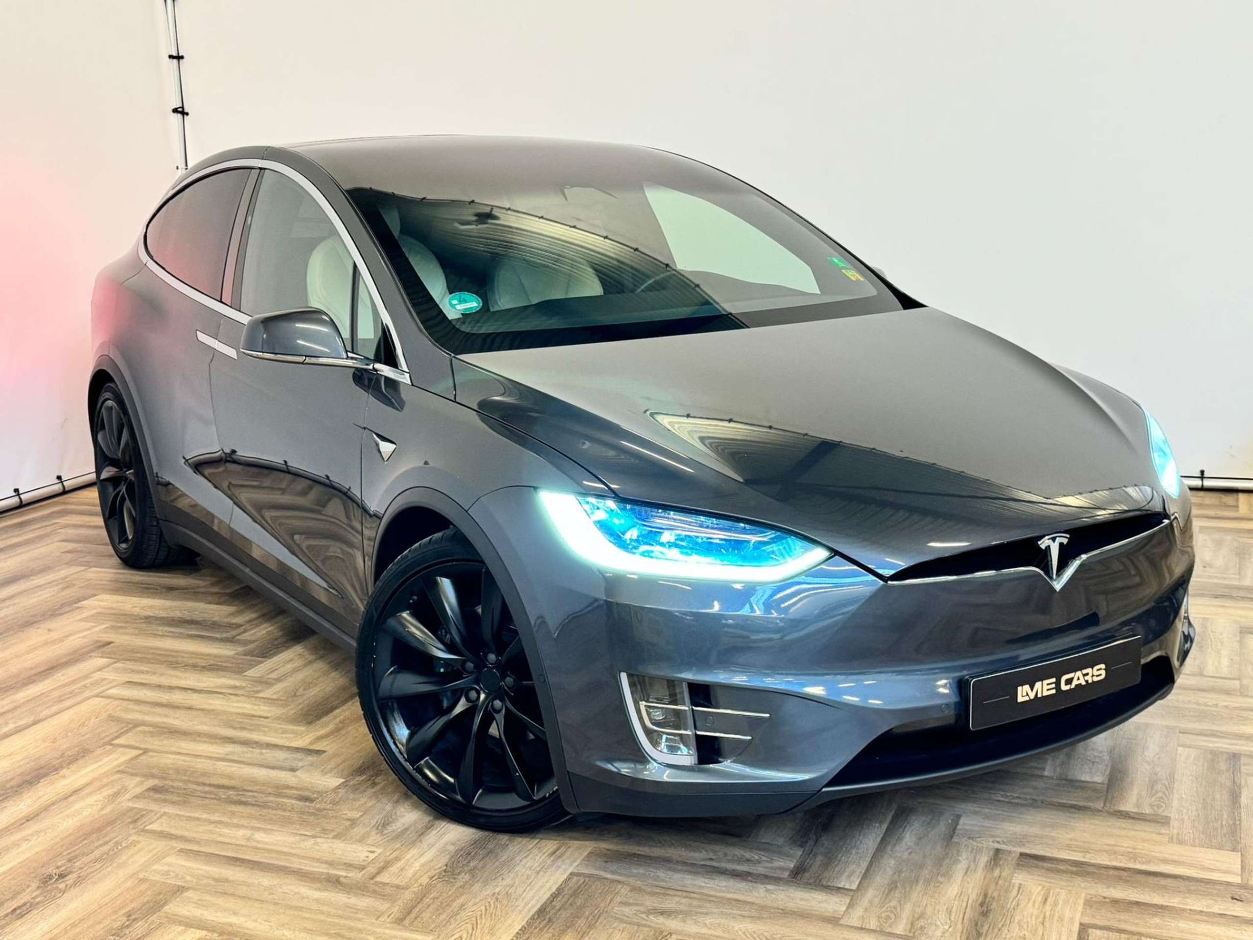 Tesla - Model X