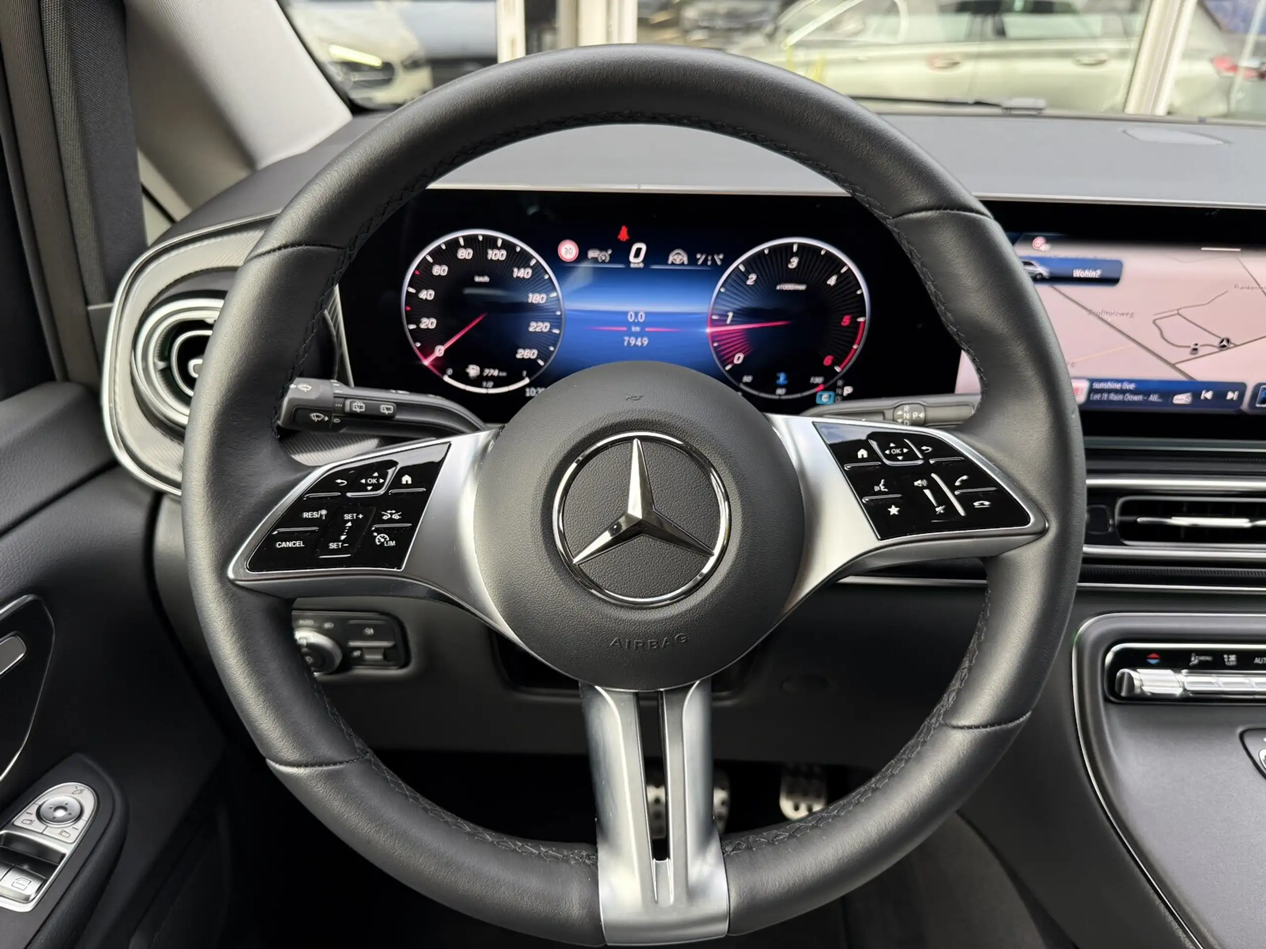 Mercedes-Benz - V 250