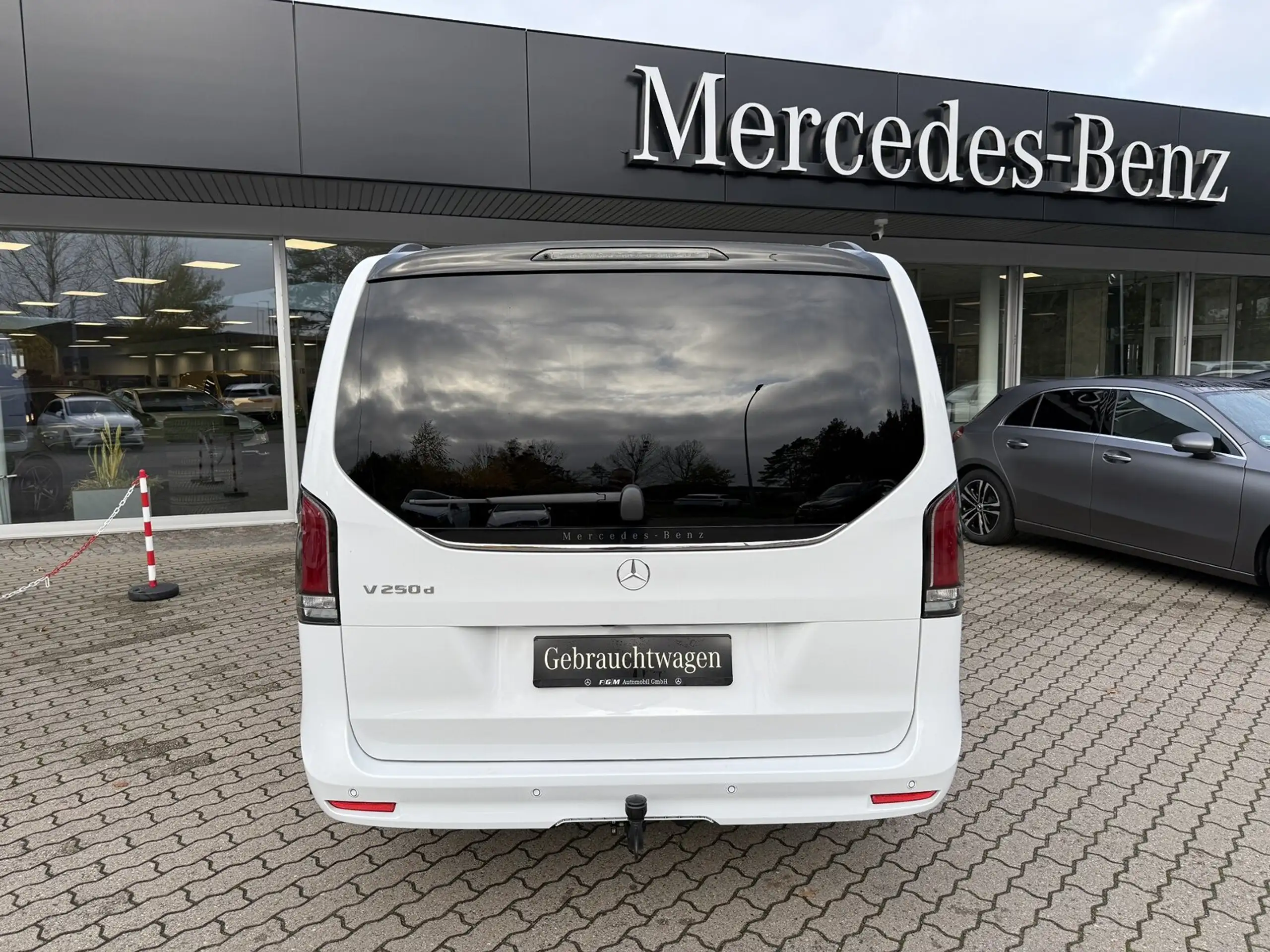 Mercedes-Benz - V 250