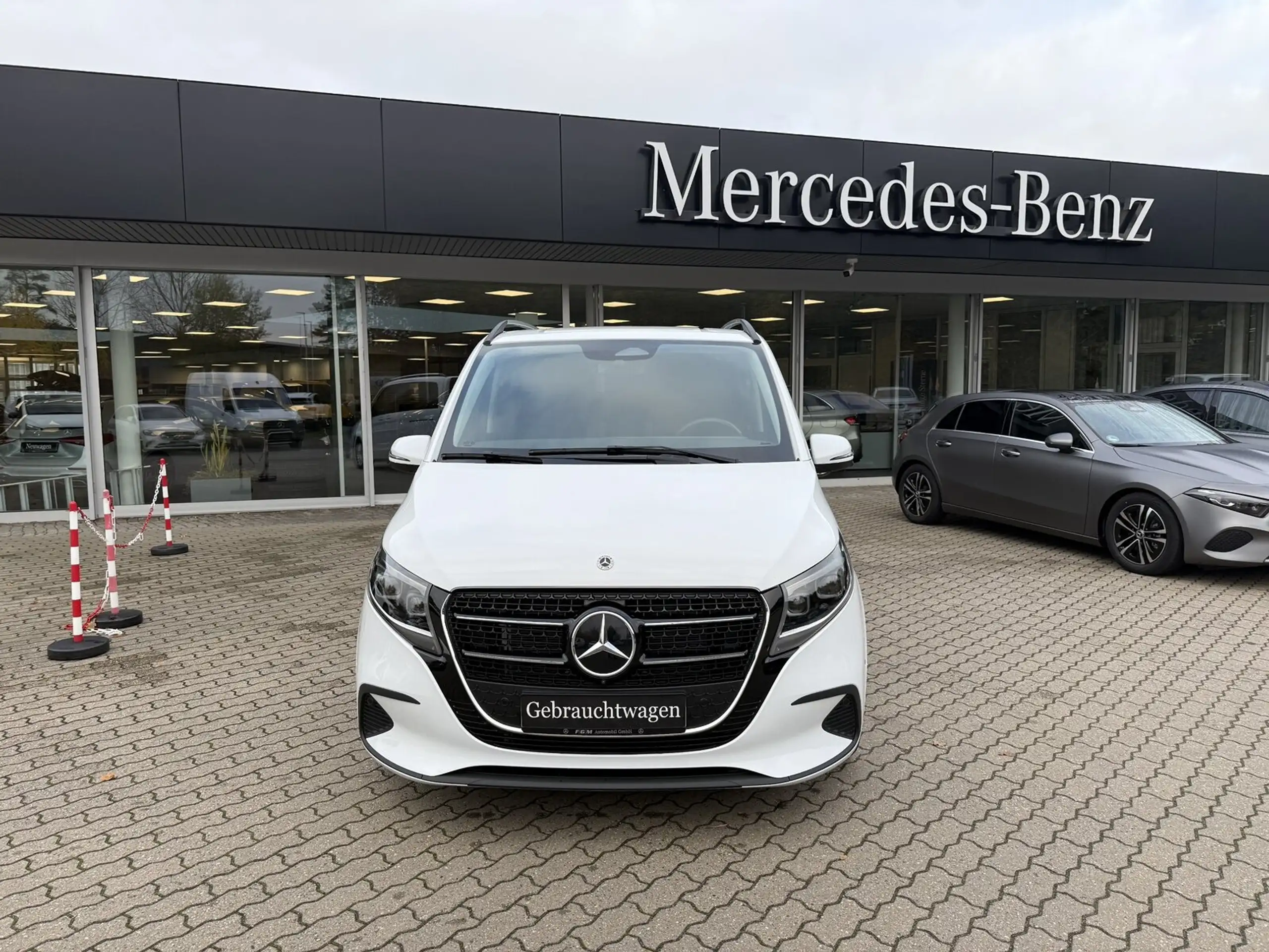 Mercedes-Benz - V 250