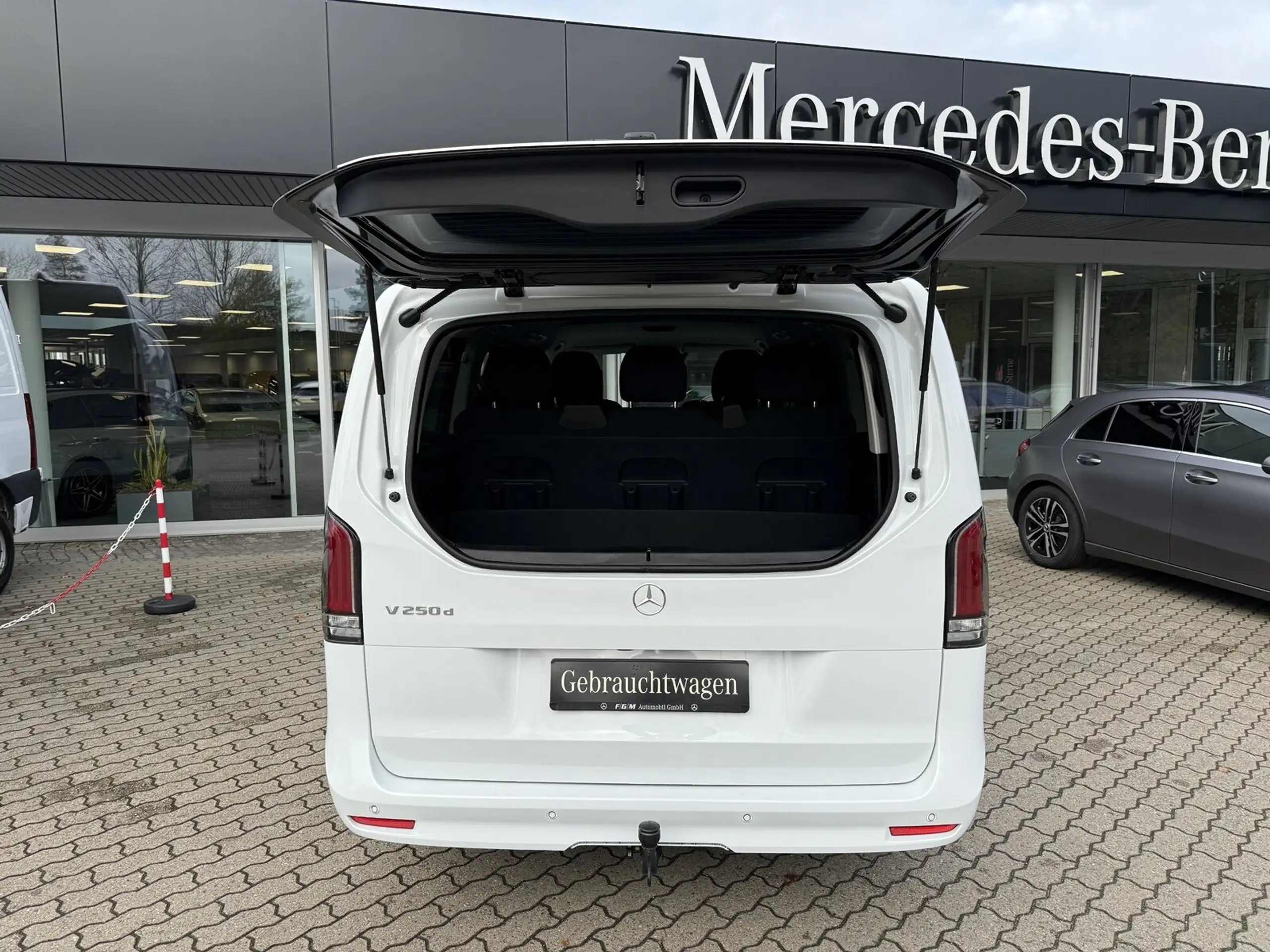 Mercedes-Benz - V 250