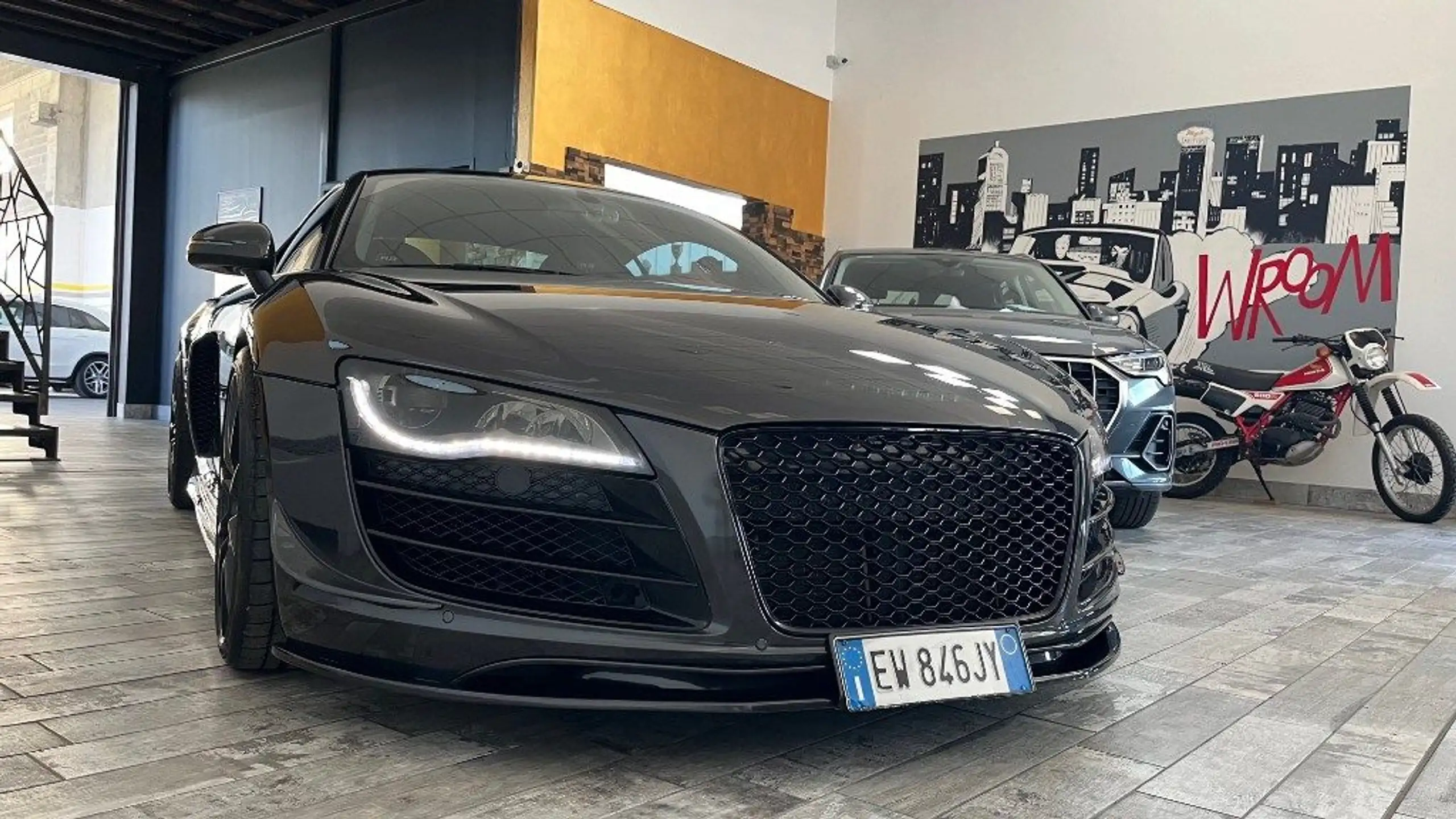 Audi - R8