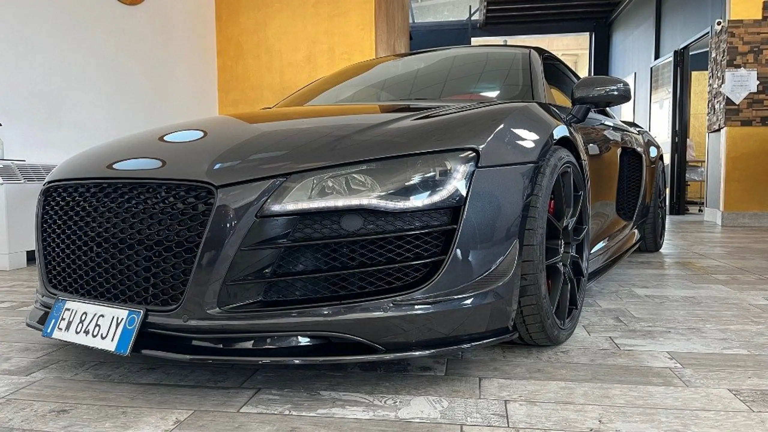 Audi - R8