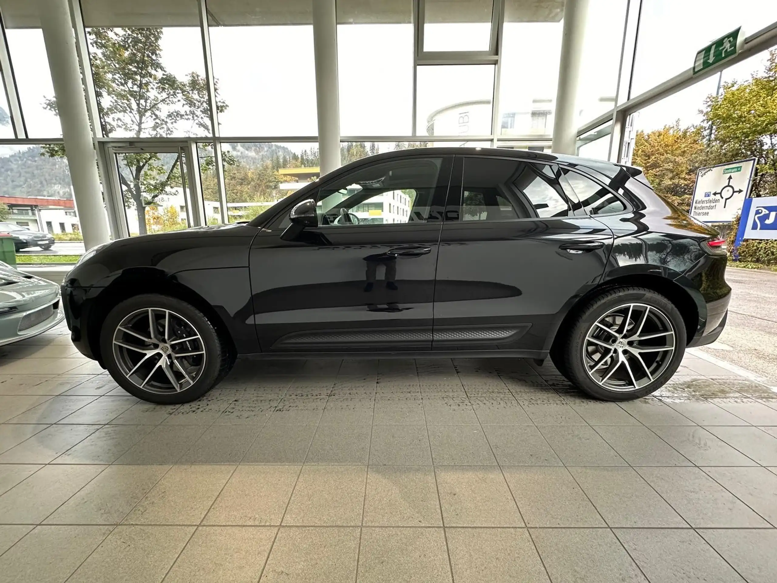 Porsche - Macan