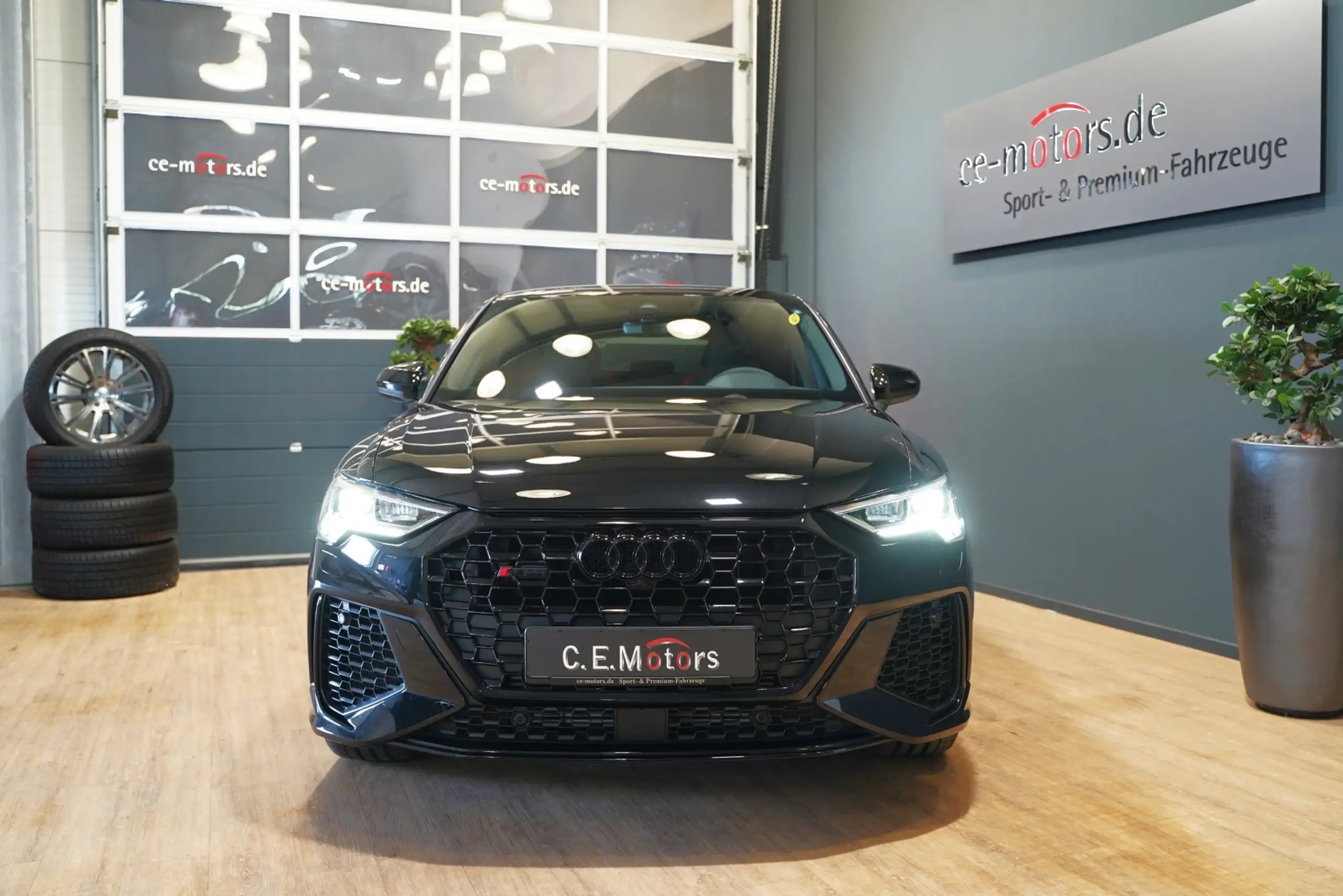 Audi - RS Q3