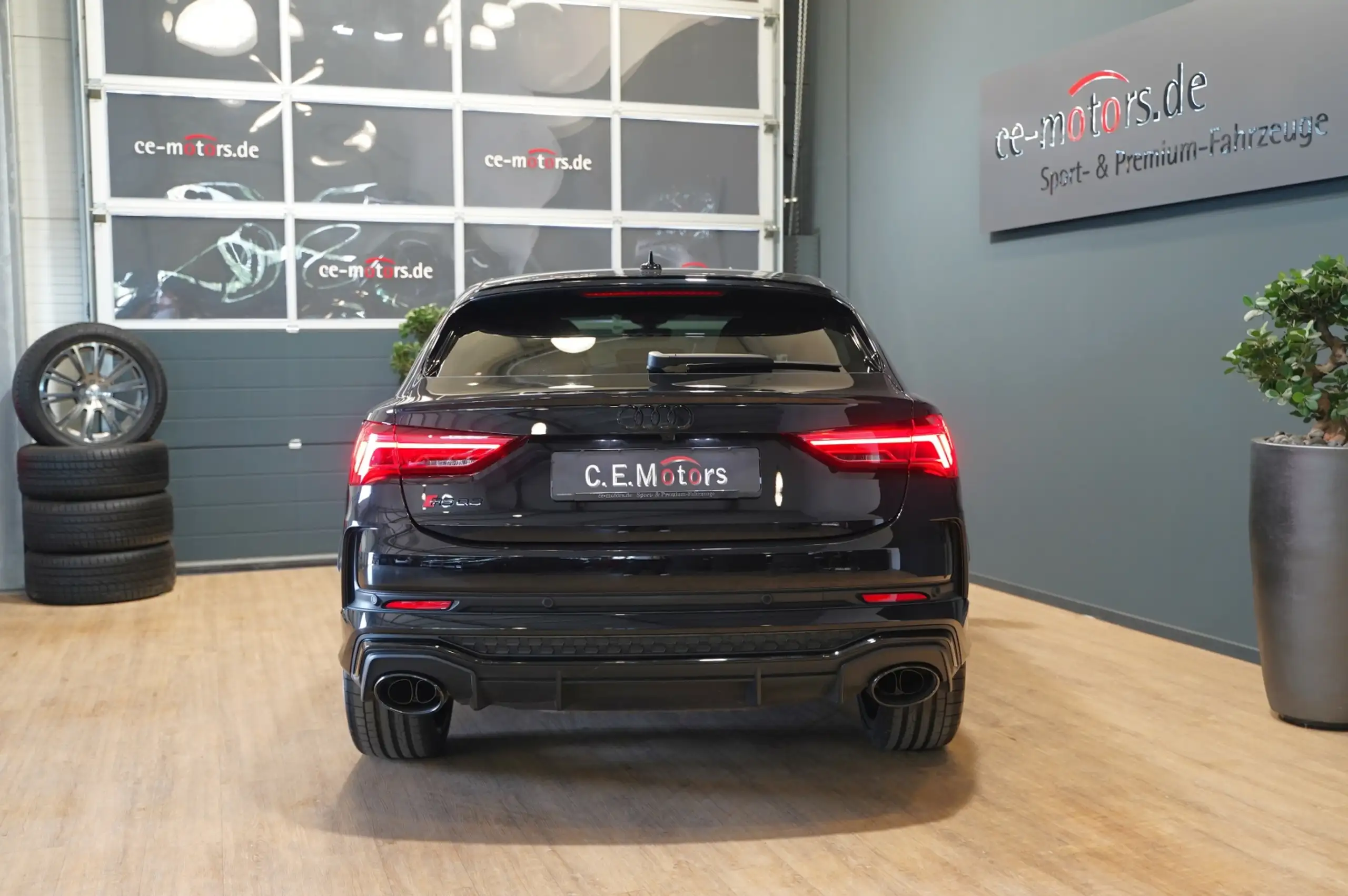 Audi - RS Q3