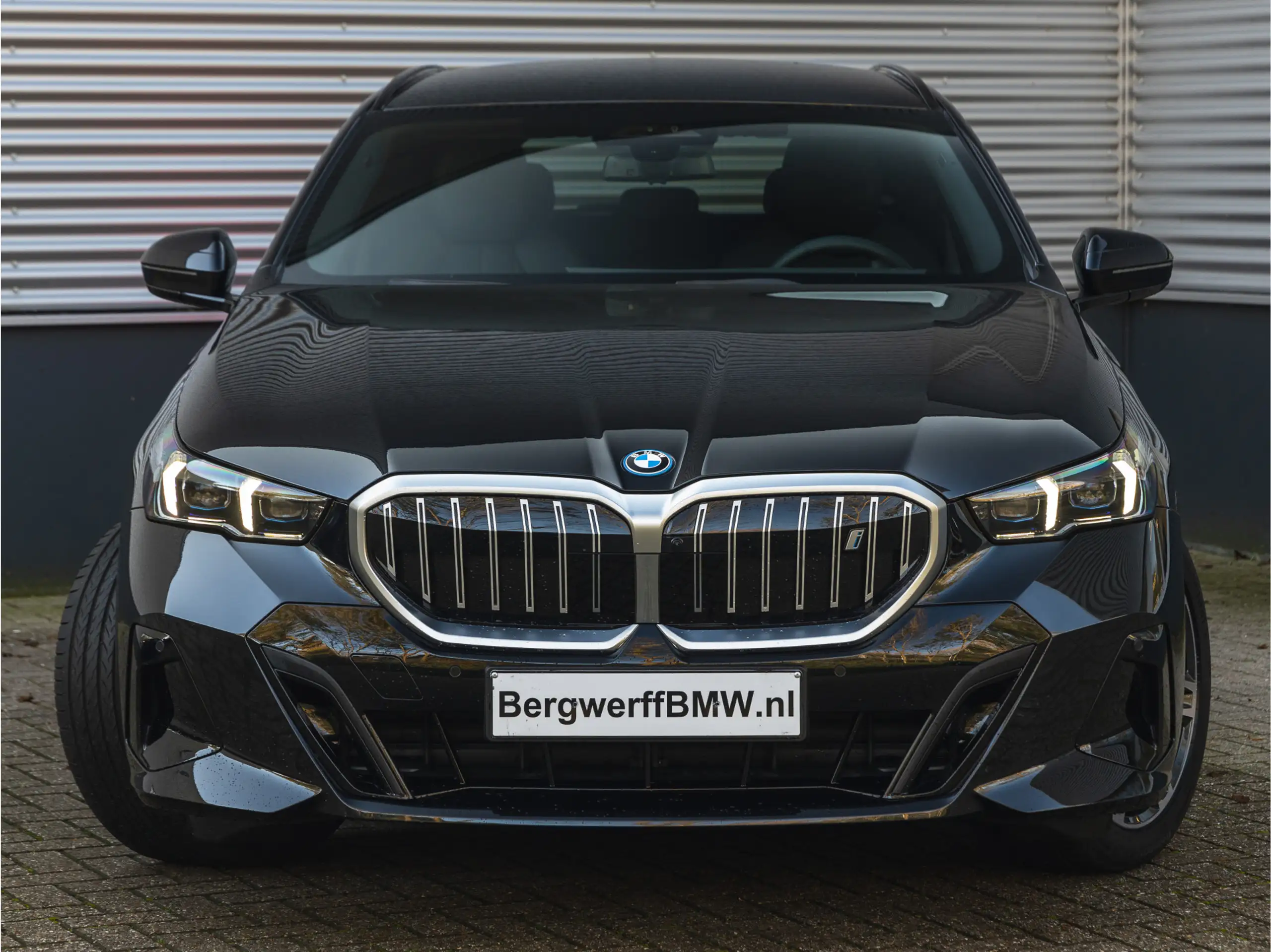 BMW - i5