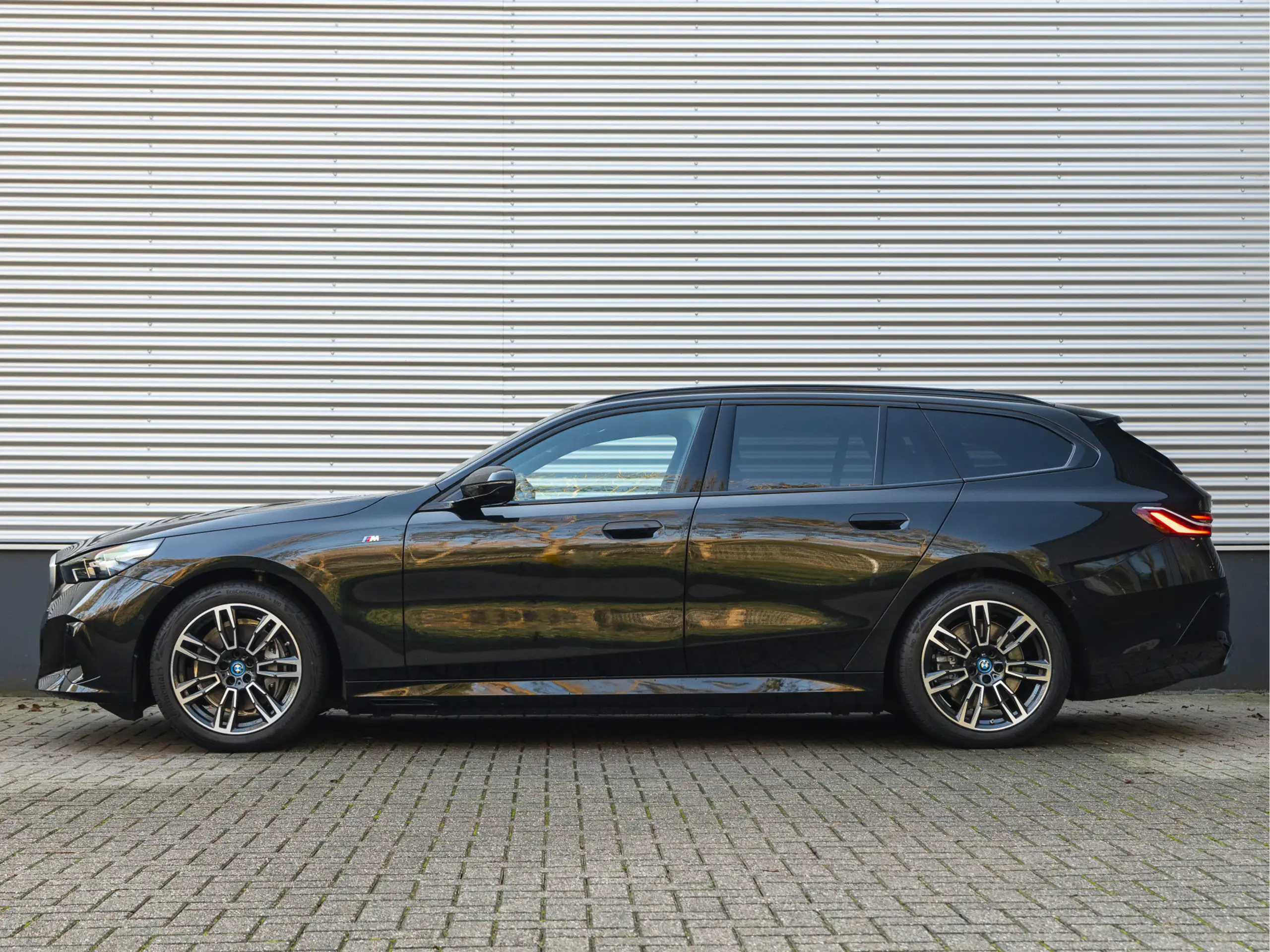 BMW - i5