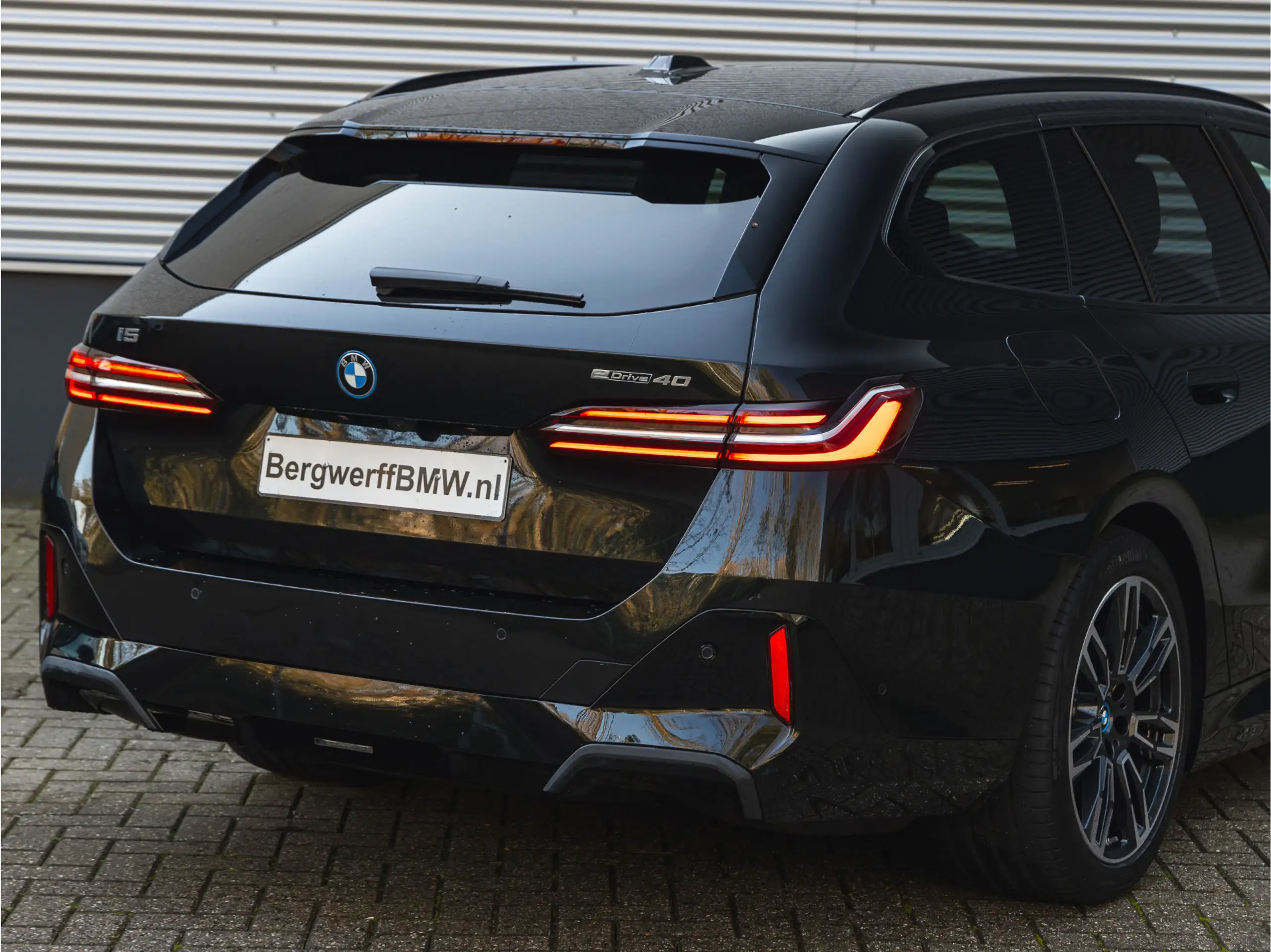 BMW - i5