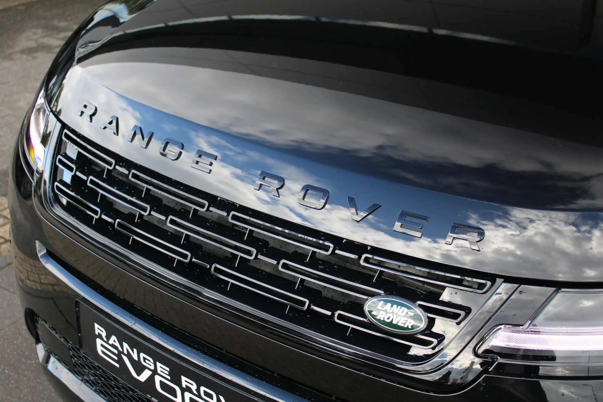 Land Rover - Range Rover Evoque