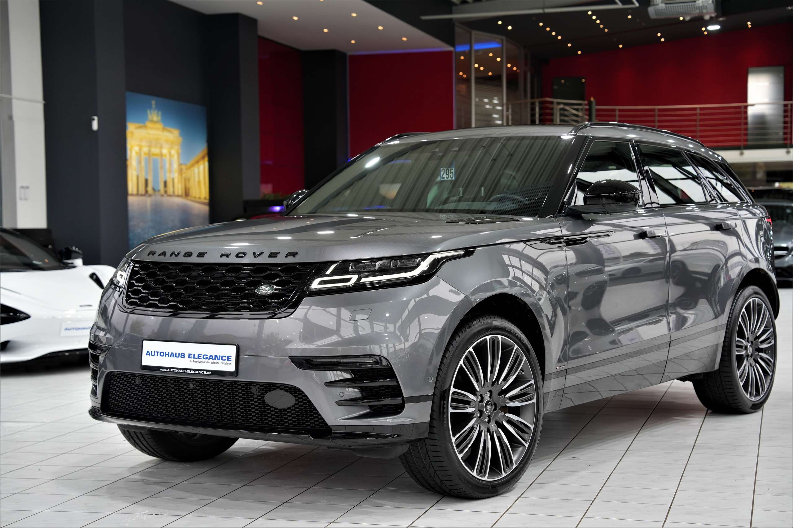 Land Rover - Range Rover Velar